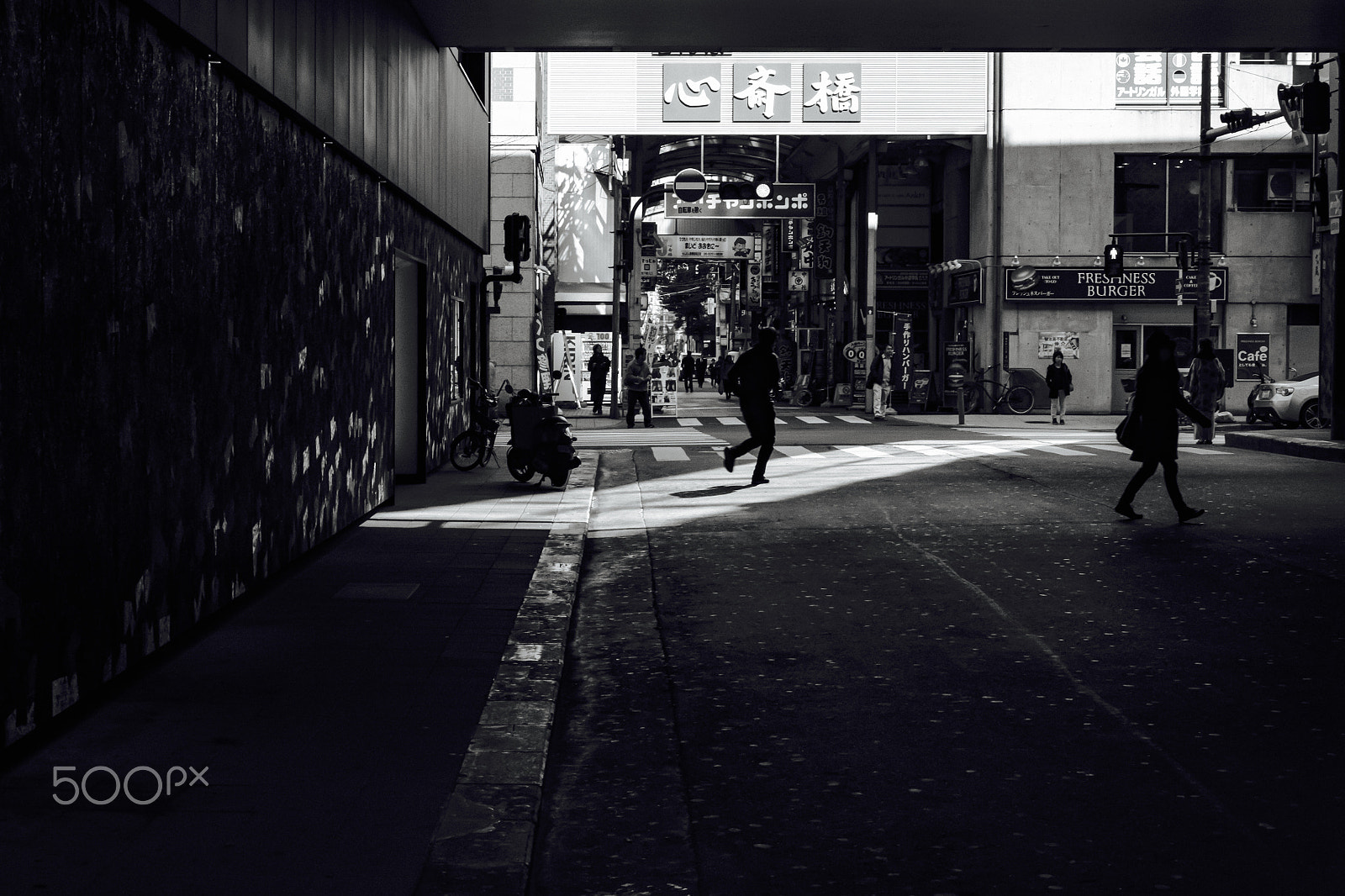 Summicron-M 50mm f/2 (IV, V) sample photo. Urban snap photography