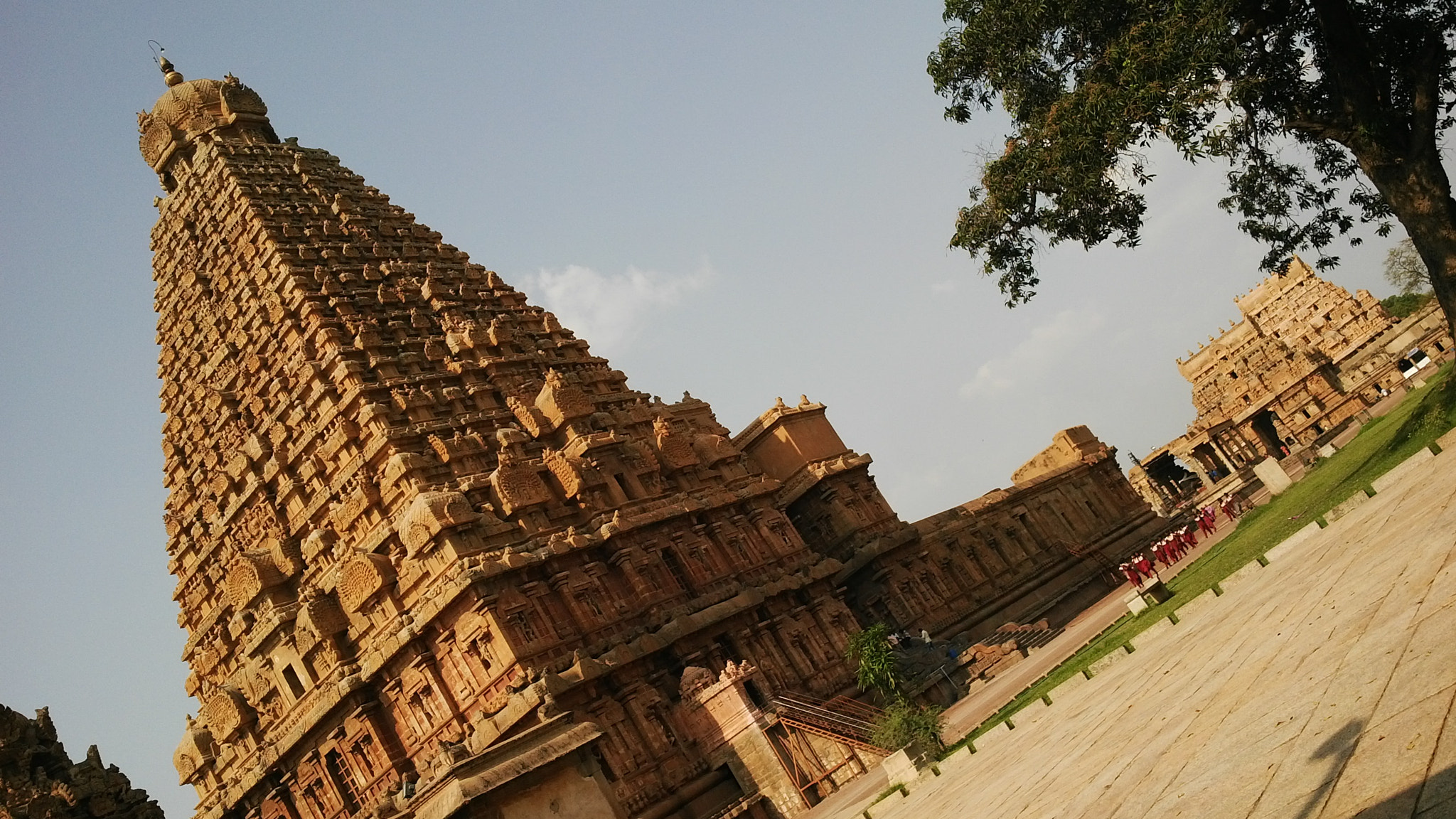 BlackBerry Z10 sample photo. Tanjavur big temple full image photography