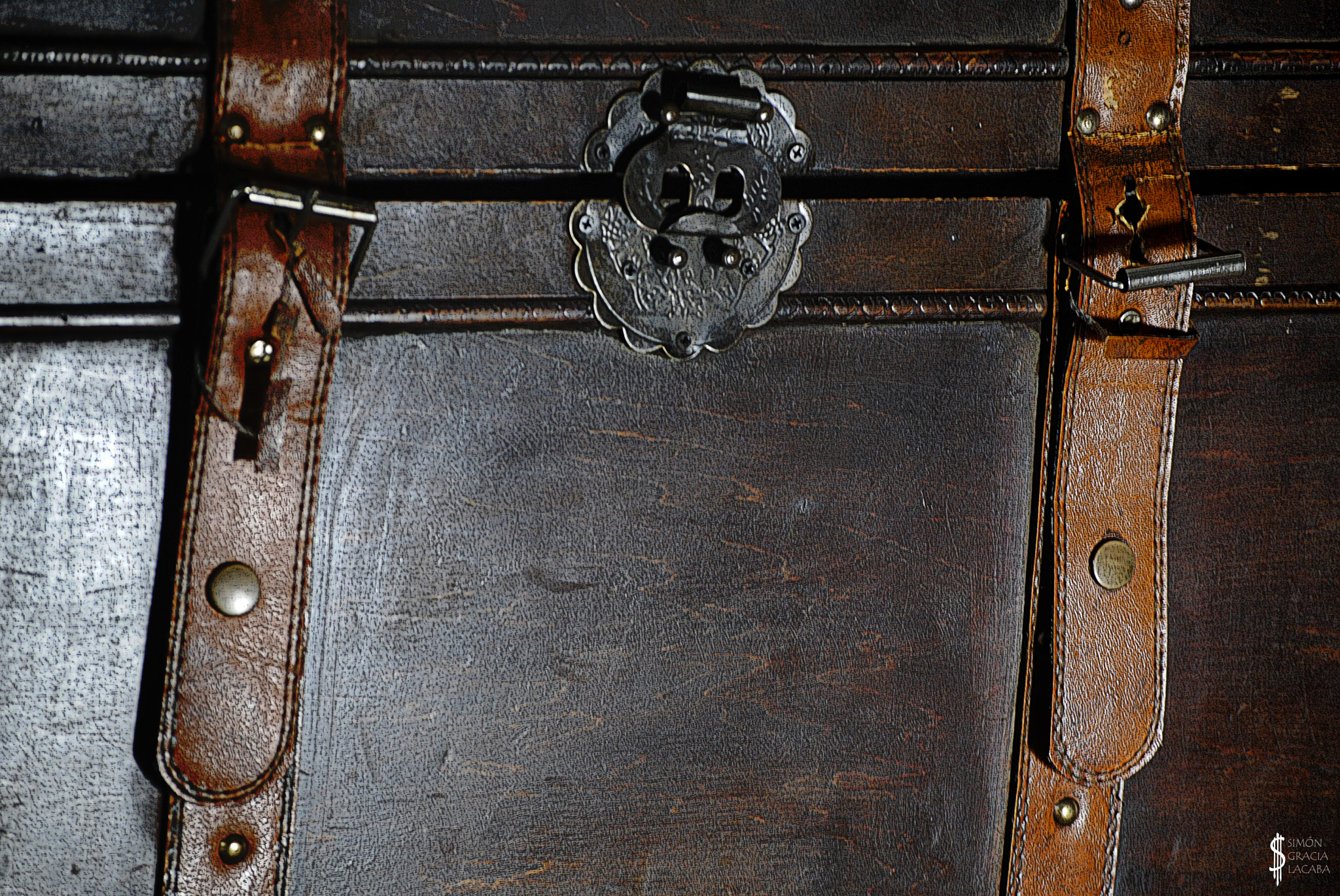 Nikon D3000 sample photo. The terrifying trunk of memories photography