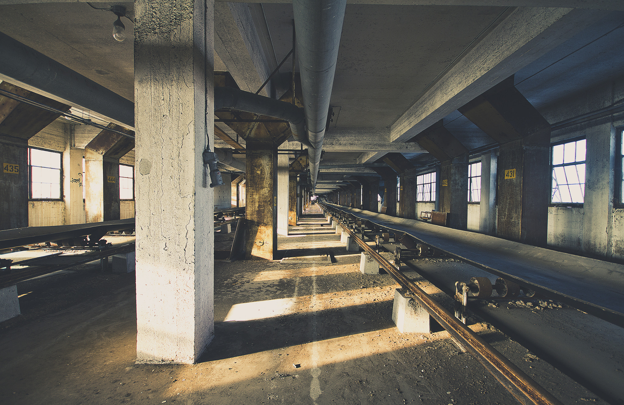 Canon EOS 60D + Sigma 10-20mm F4-5.6 EX DC HSM sample photo. The conveyor belts photography