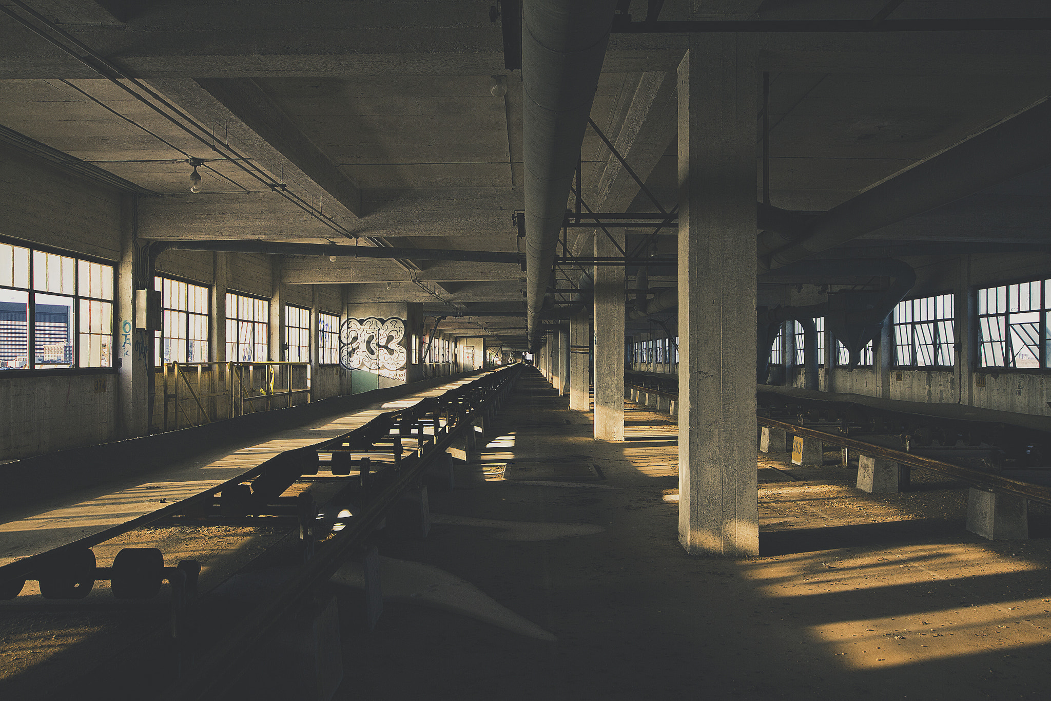 Canon EOS 60D + Sigma 10-20mm F4-5.6 EX DC HSM sample photo. Light columns photography