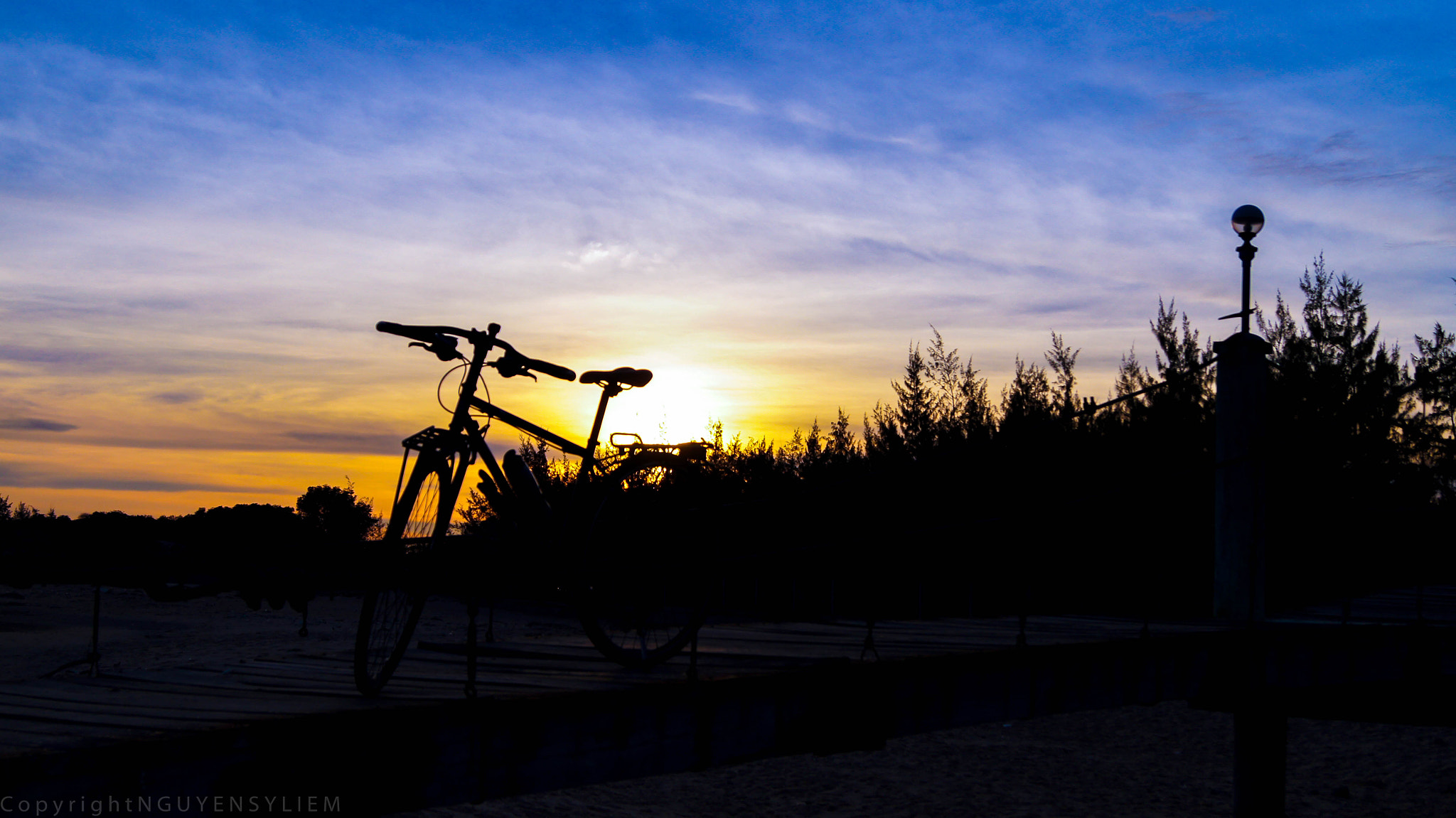 Sony SLT-A35 sample photo. Sunset and bicycle photography