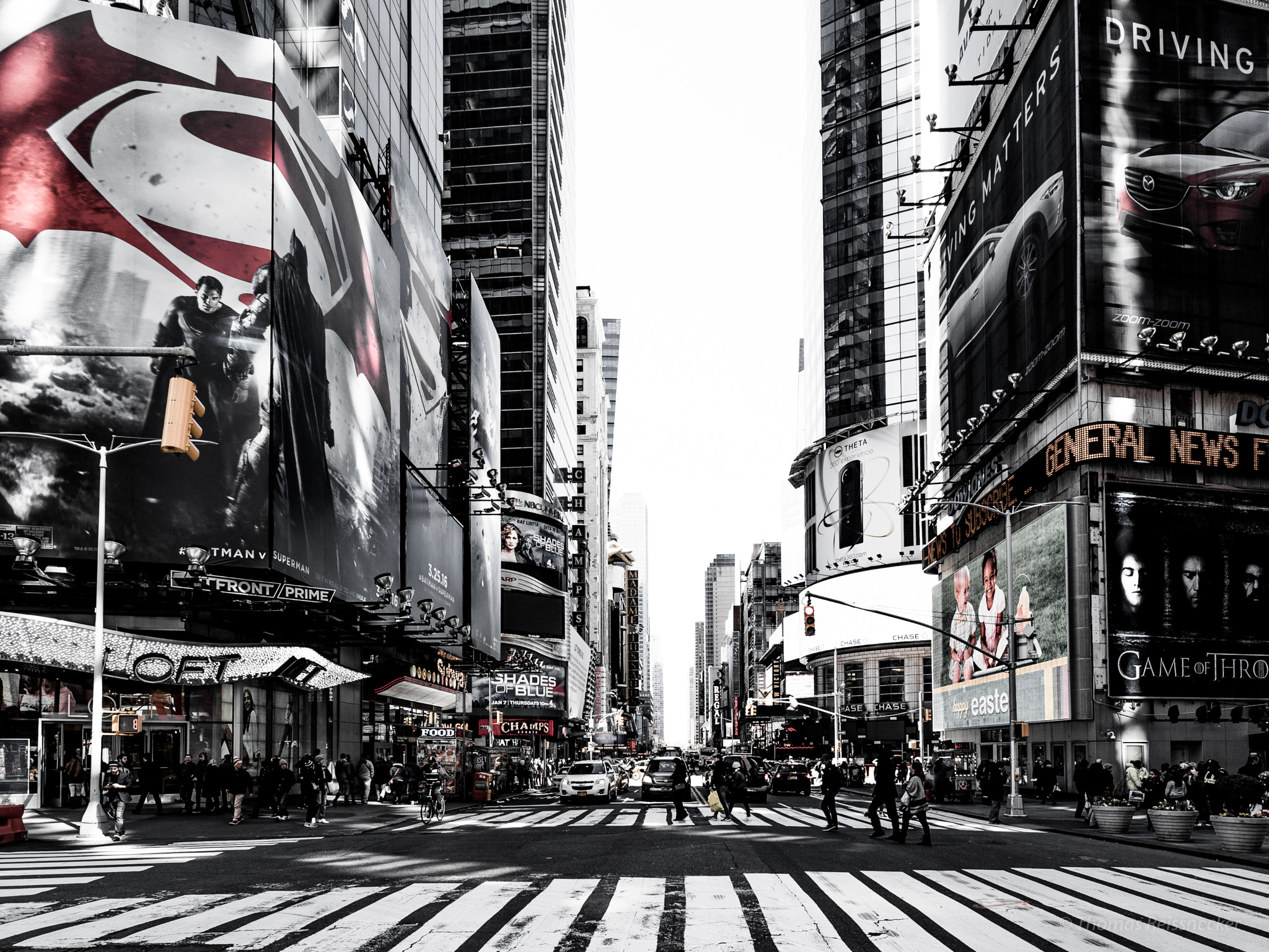 Sony a7S + Sony Vario-Tessar T* FE 16-35mm F4 ZA OSS sample photo. Xing at times square photography