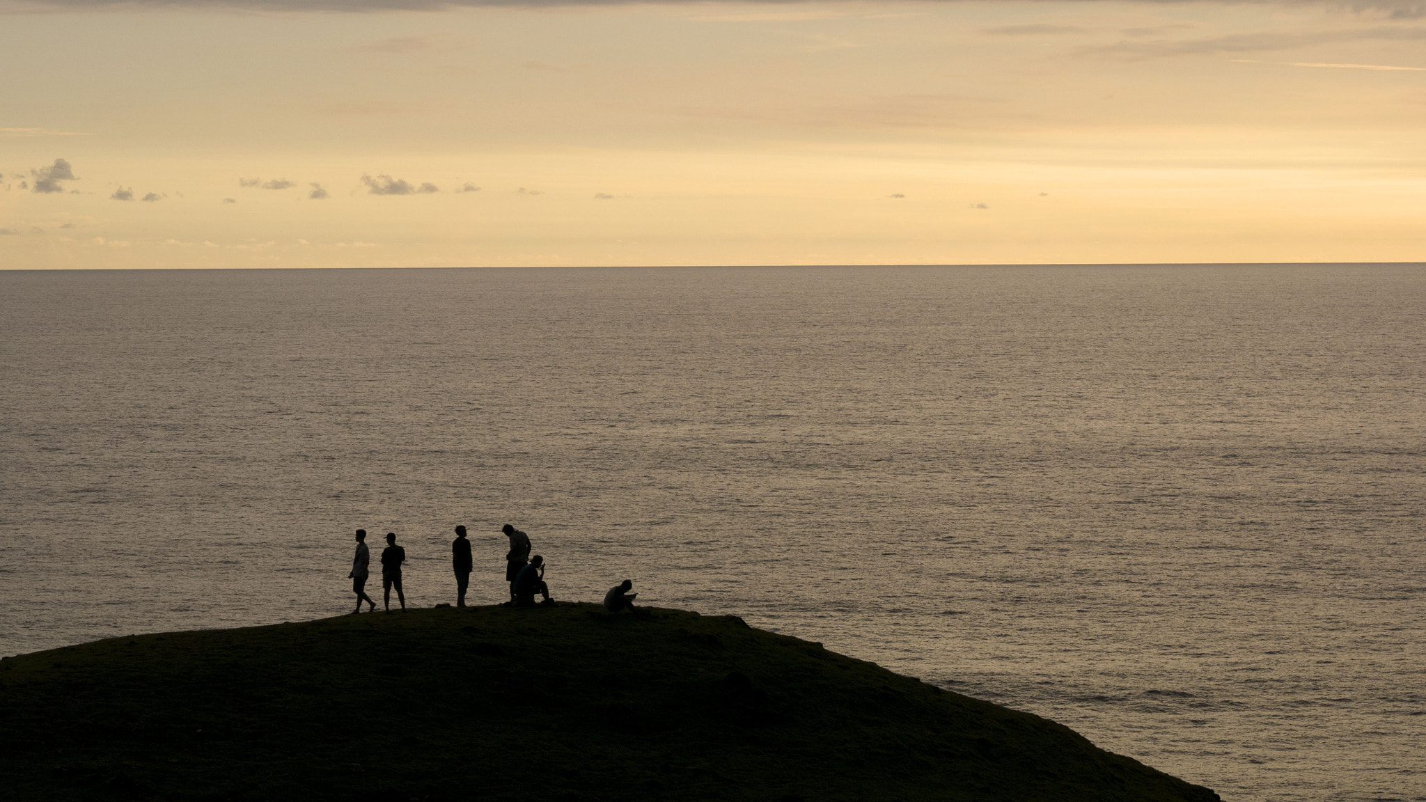 Panasonic Lumix DMC-G7 sample photo. Evening conversation photography