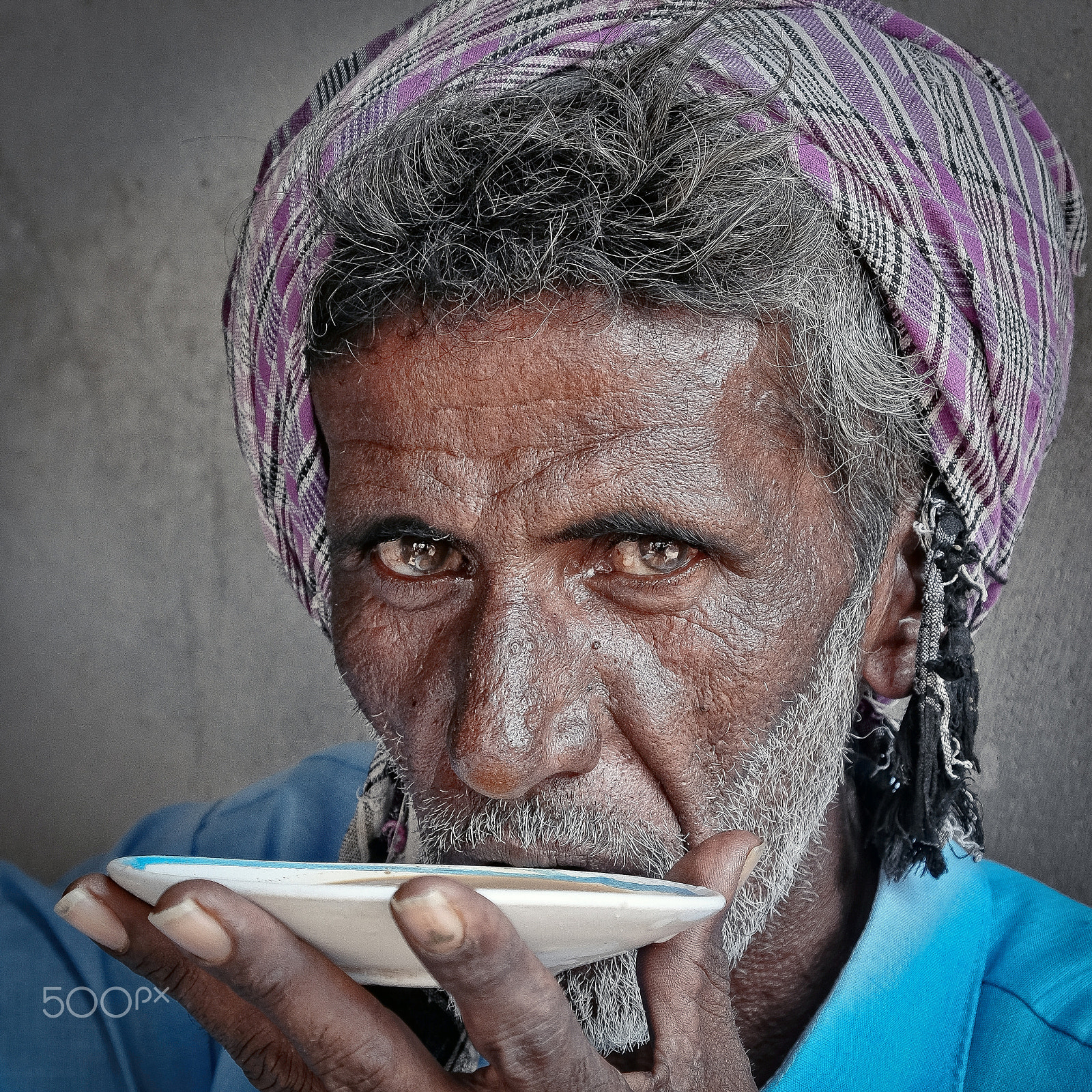 Fujifilm X-E2 + Fujifilm XF 18-55mm F2.8-4 R LM OIS sample photo. Khavda  drinking thea gujarat photography