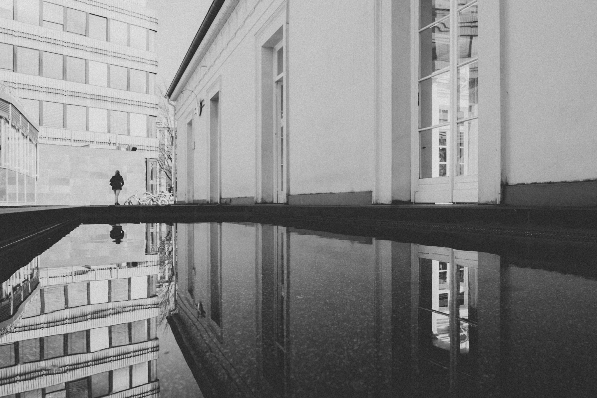 Sony a7 + Sony FE 28mm F2 sample photo. Elisenbrunnen reflection photography