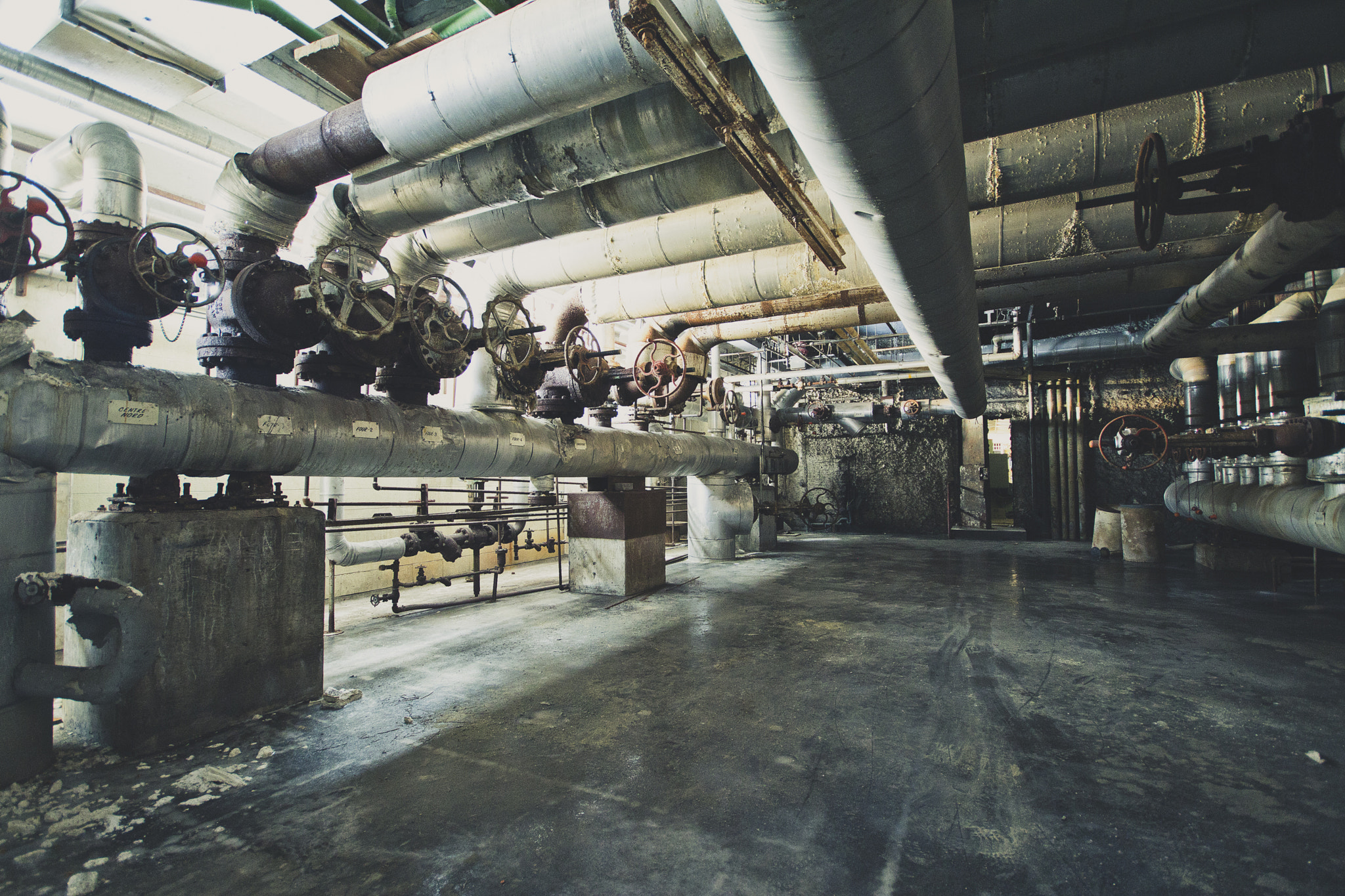 Canon EOS 60D + Sigma 10-20mm F4-5.6 EX DC HSM sample photo. Frozen machinery photography