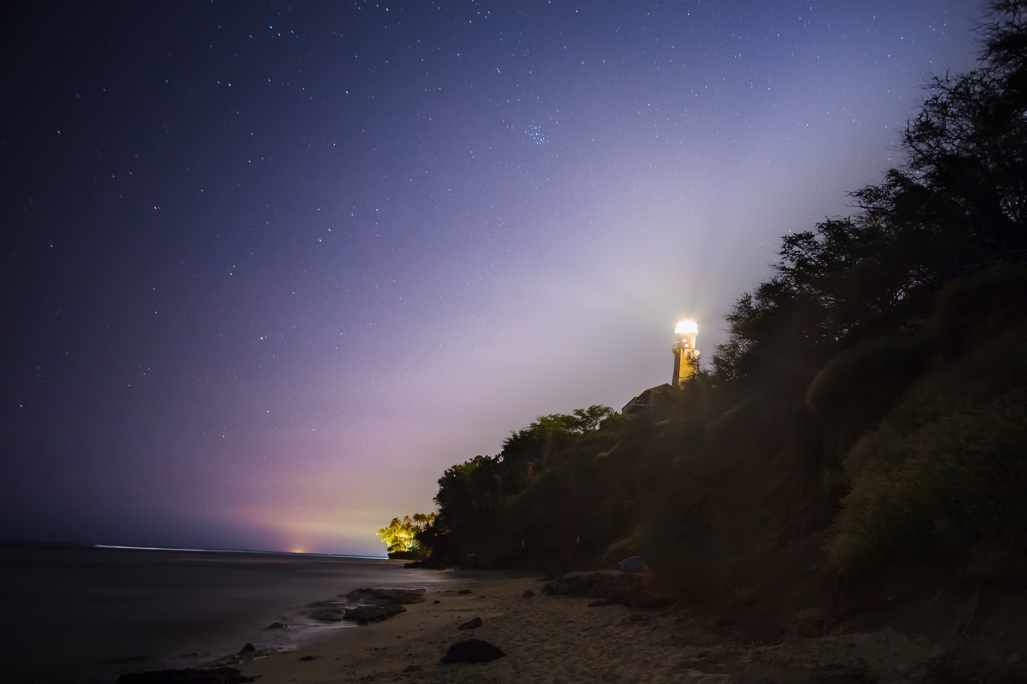 Canon EOS 6D + Canon EF 20mm F2.8 USM sample photo. Hawaii light house photography