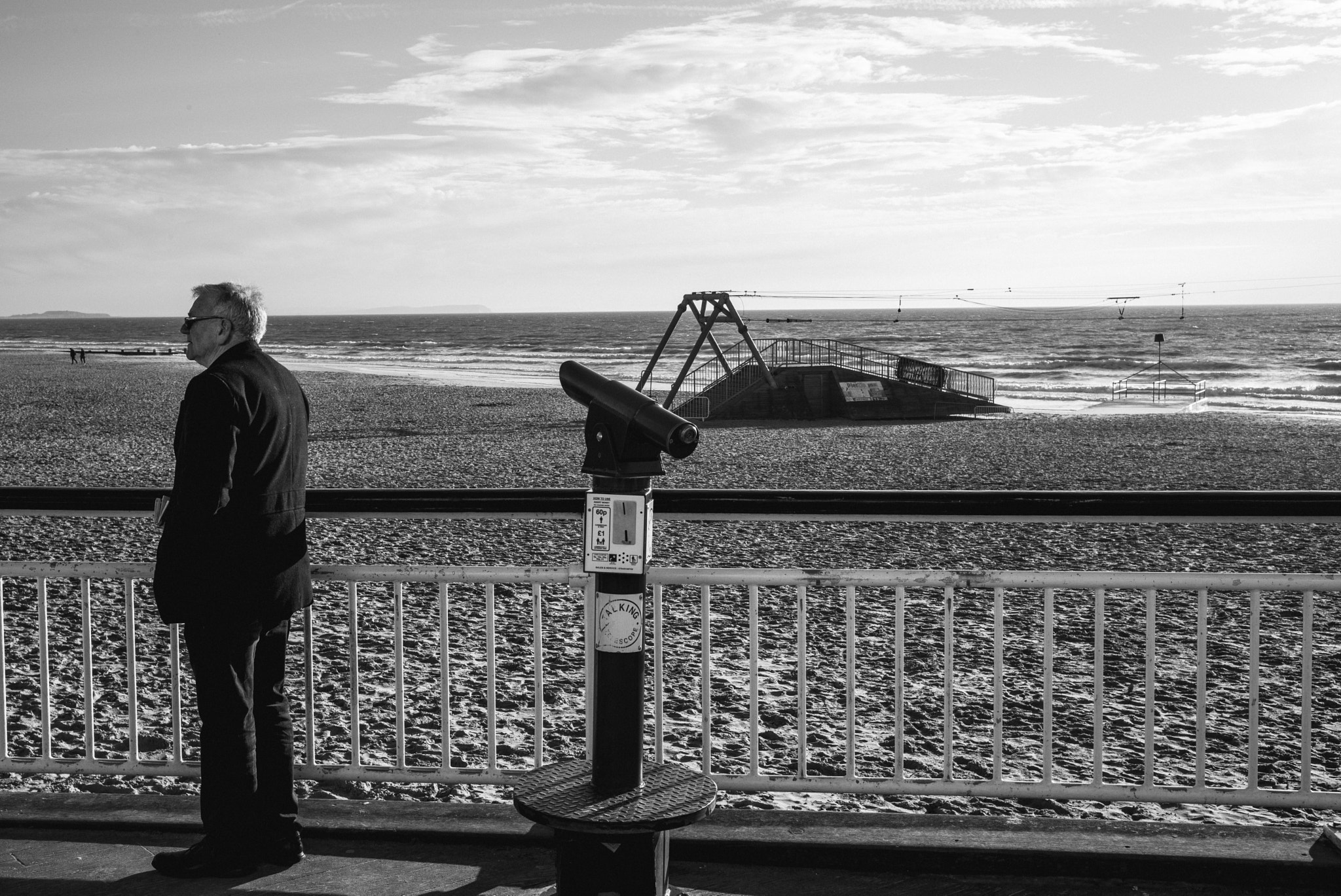 Summicron-M 1:2/35 ASPH. sample photo. Man with telescope photography