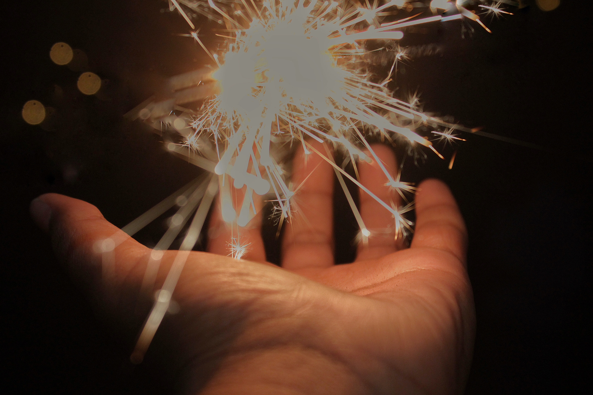 Canon EOS 550D (EOS Rebel T2i / EOS Kiss X4) sample photo. Sparkler photography