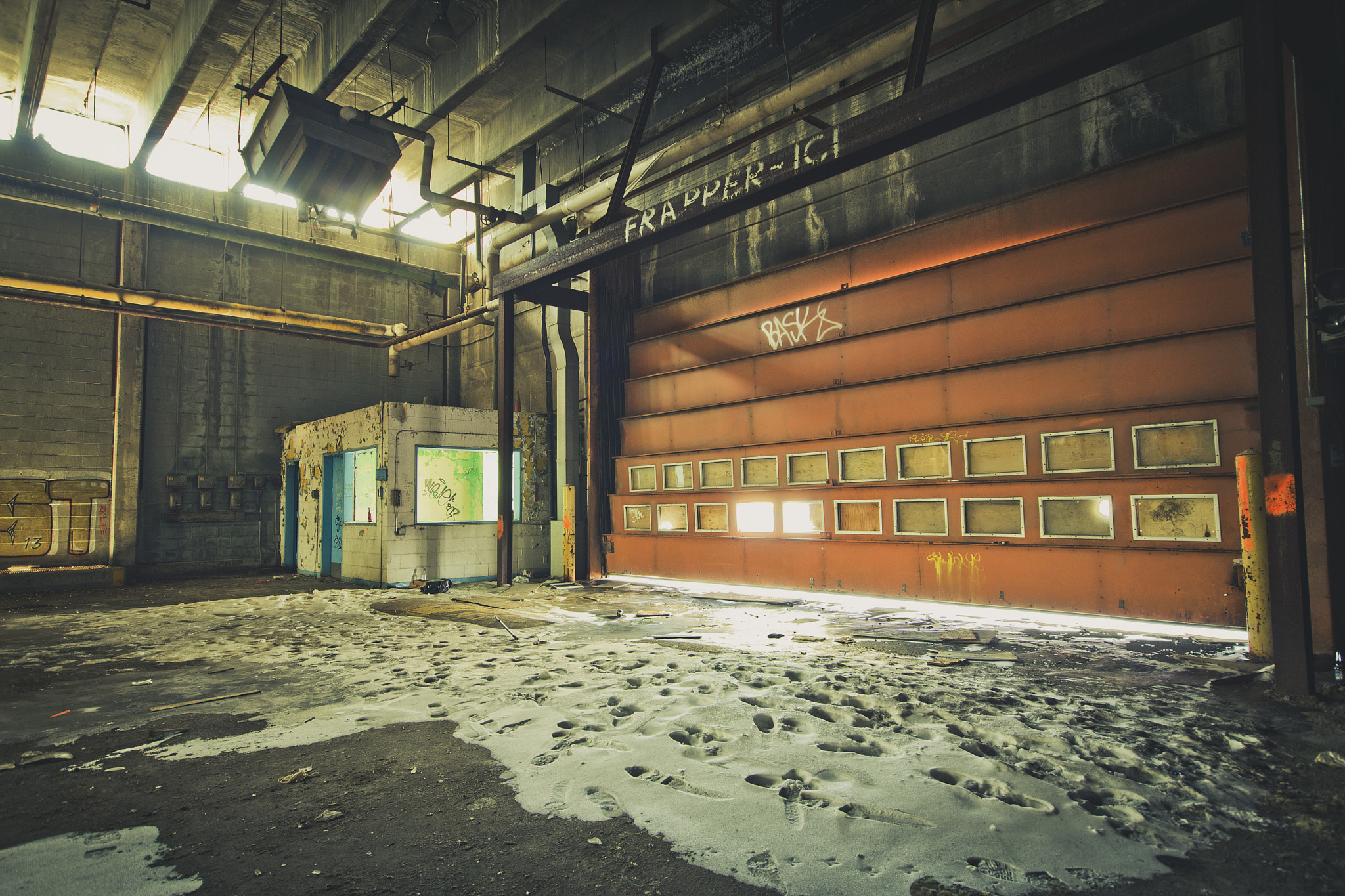 Canon EOS 60D + Sigma 10-20mm F4-5.6 EX DC HSM sample photo. Surface lockdown photography