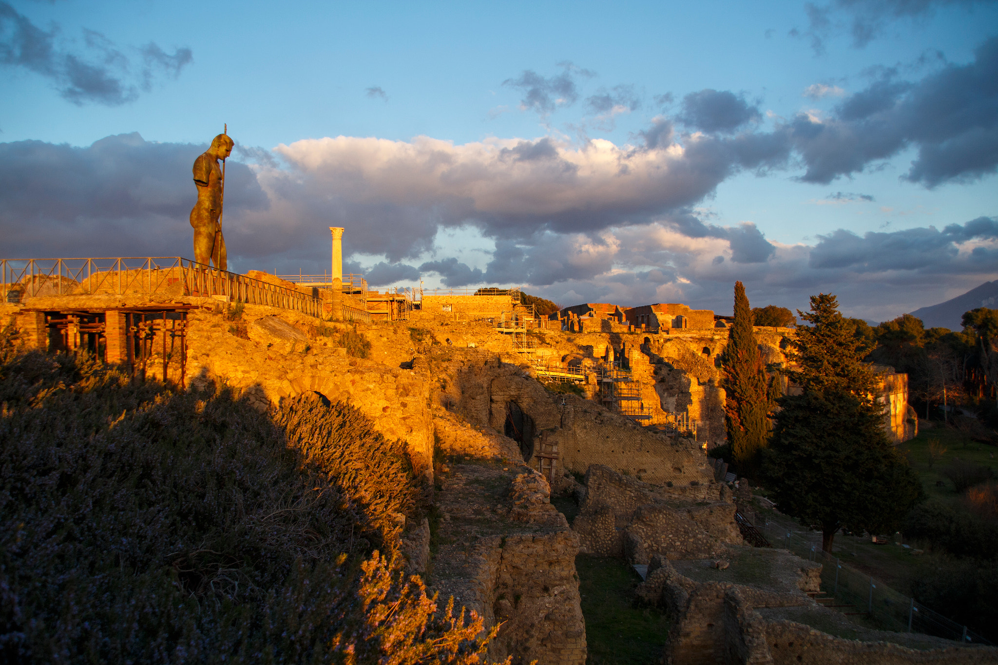 Canon EOS 100D (EOS Rebel SL1 / EOS Kiss X7) sample photo. Pompeii by the sunset photography