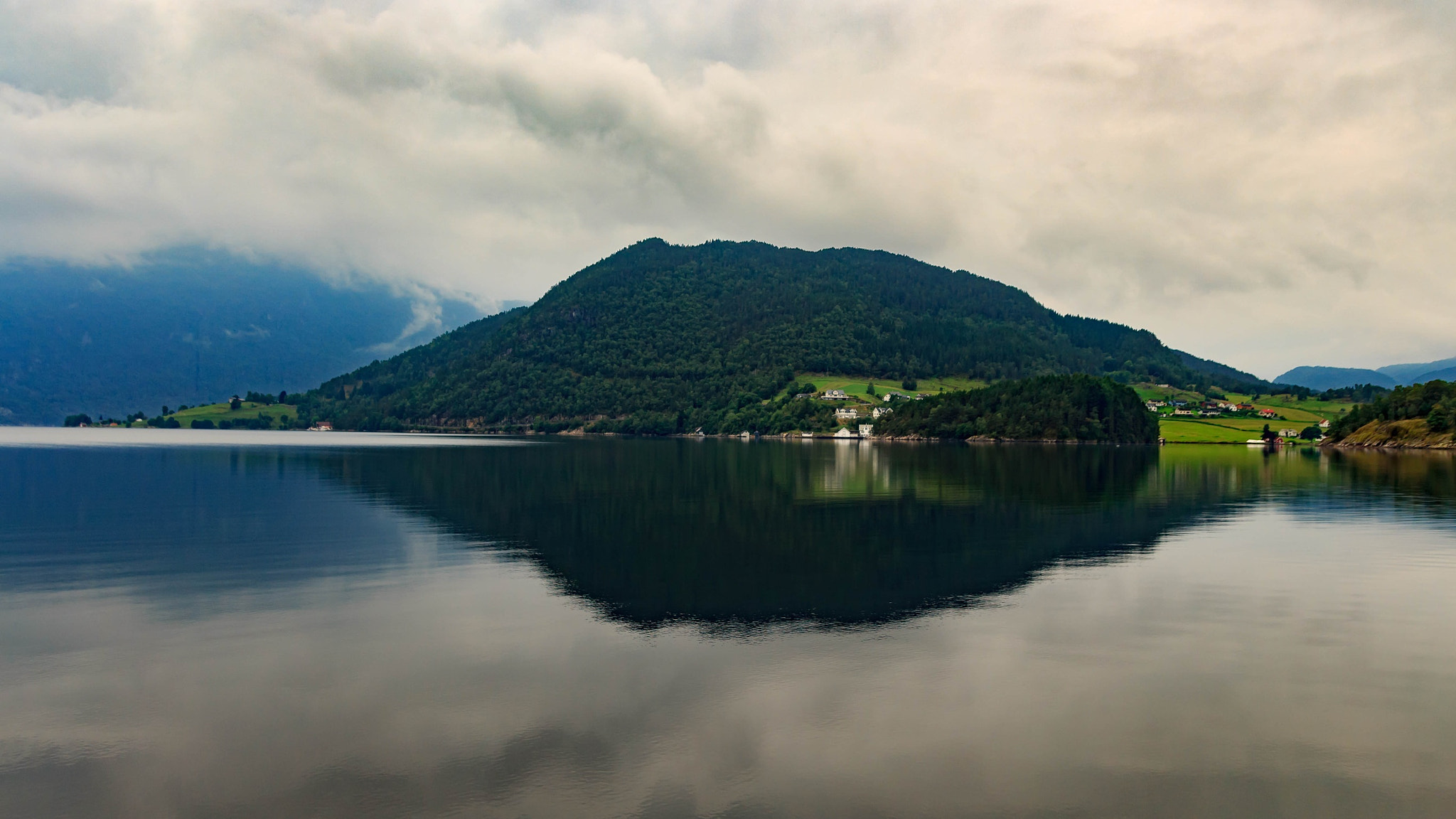 Canon EF-S 17-55mm F2.8 IS USM sample photo. Norway photography