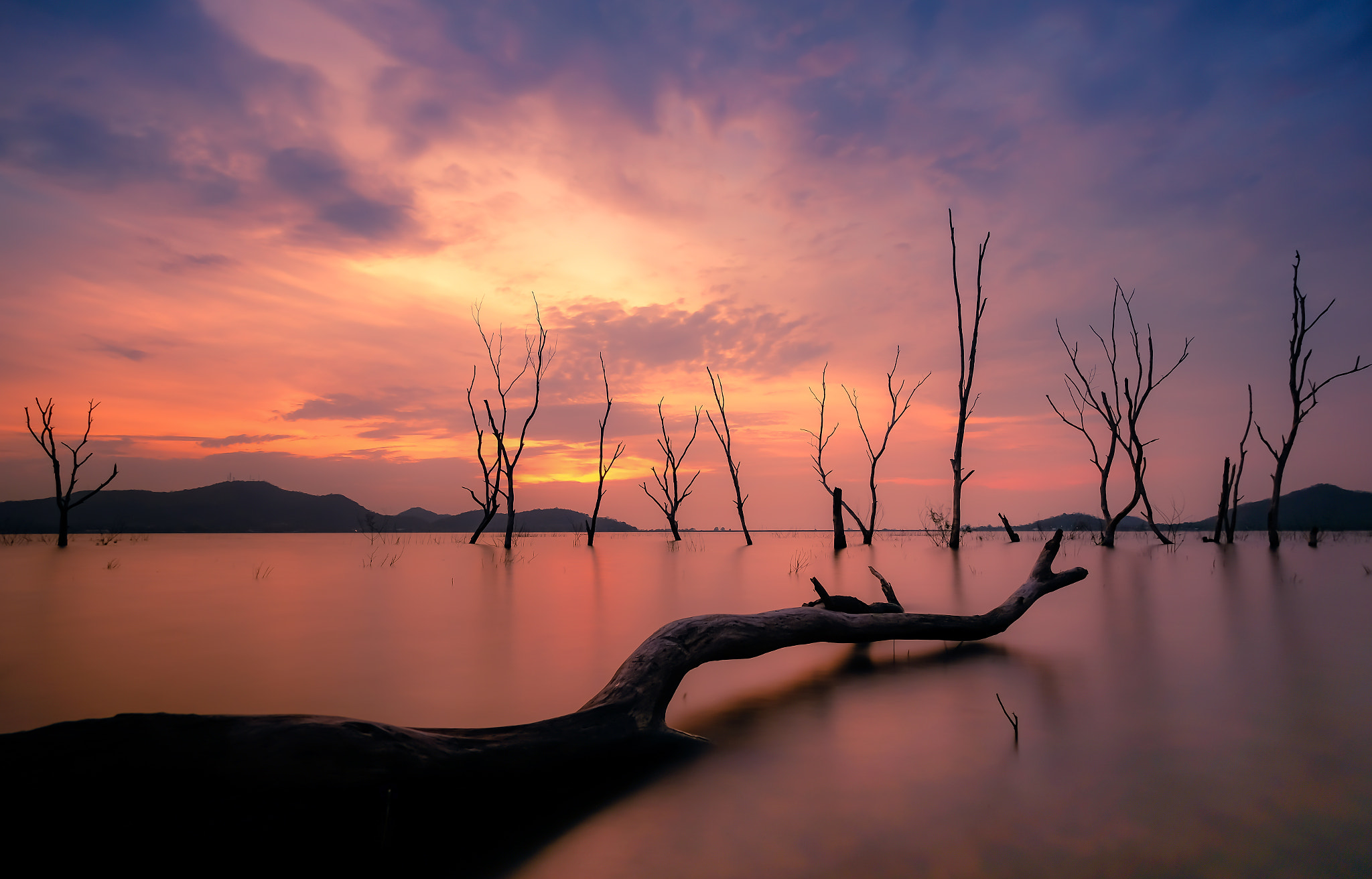 Fujifilm X-T2 + Fujifilm XF 10-24mm F4 R OIS sample photo. Sunset moment photography