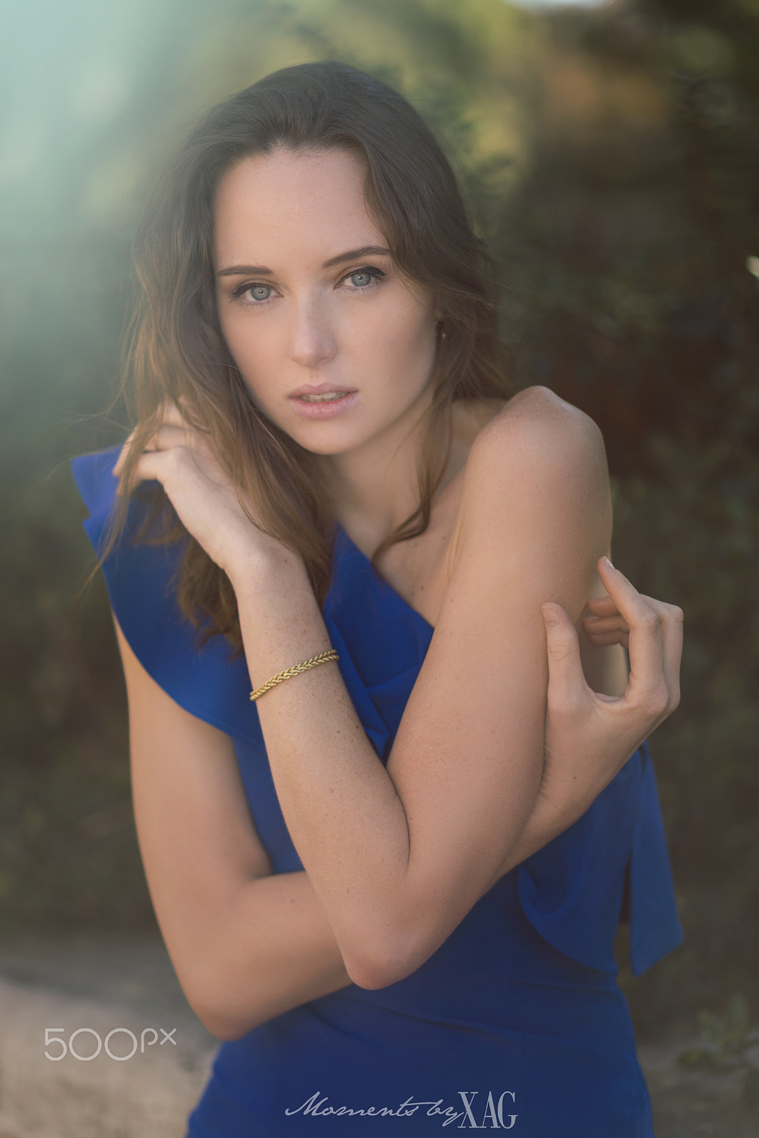 Nikon AF-S Nikkor 85mm F1.8G sample photo. Beautiful fragility photography