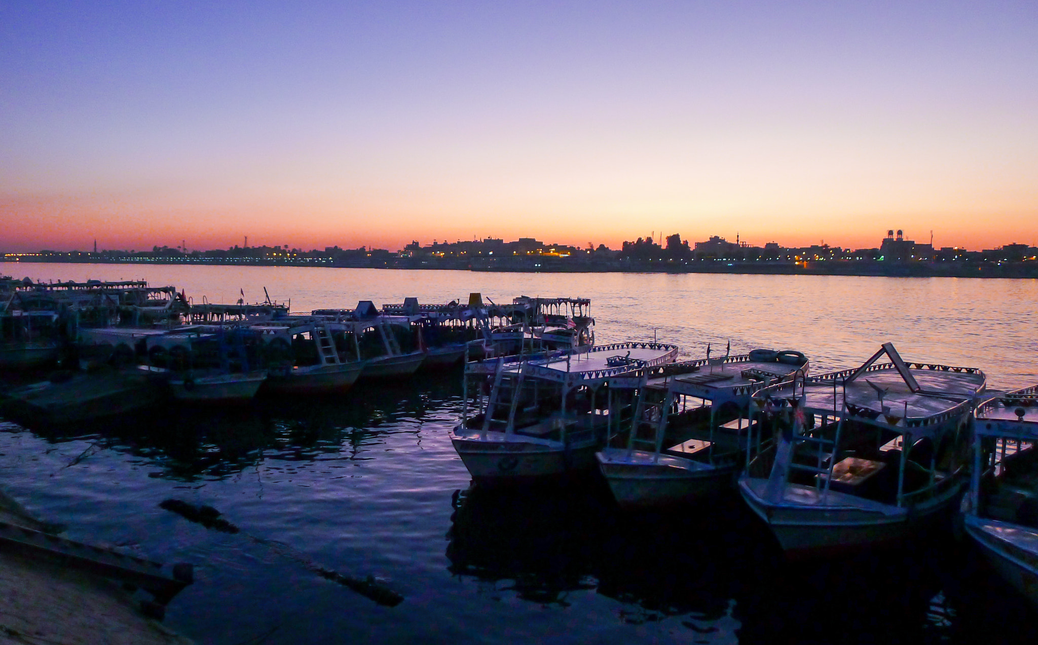 Leica D-LUX 5 sample photo. Dusk photography