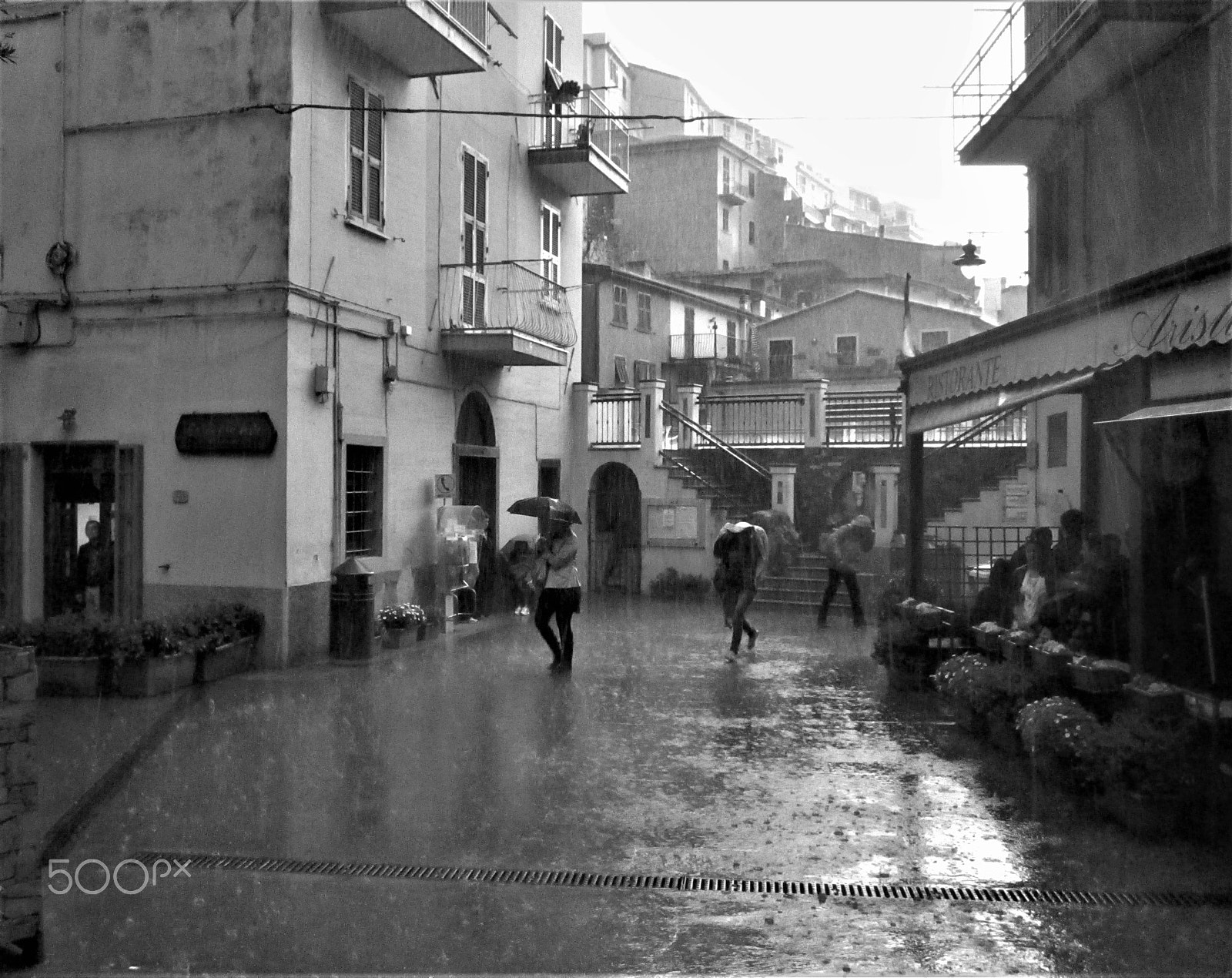 Canon PowerShot SD780 IS (Digital IXUS 100 IS / IXY Digital 210 IS) sample photo. Sudden rain photography