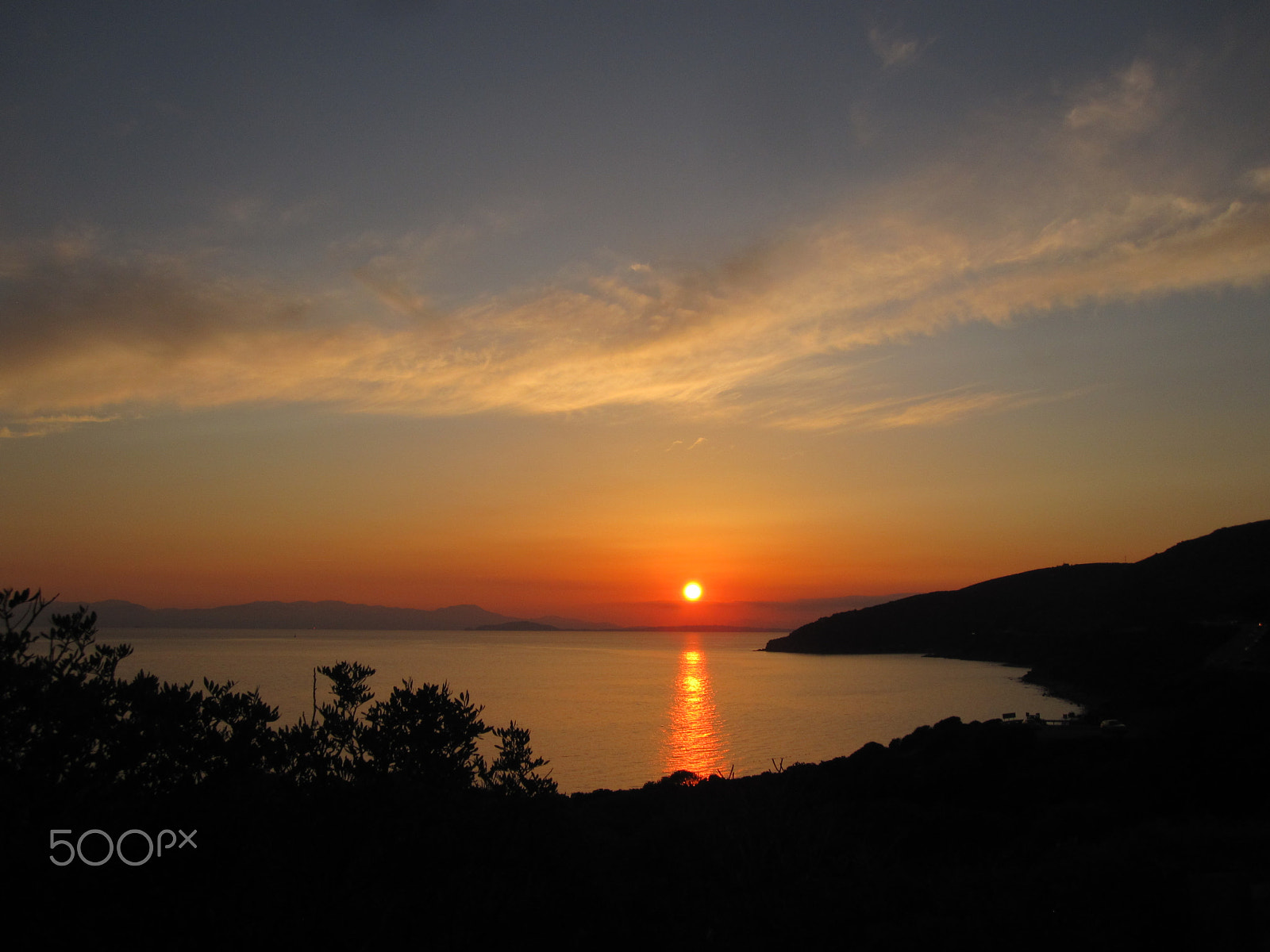 Canon PowerShot SD780 IS (Digital IXUS 100 IS / IXY Digital 210 IS) sample photo. Sunset on the sea photography