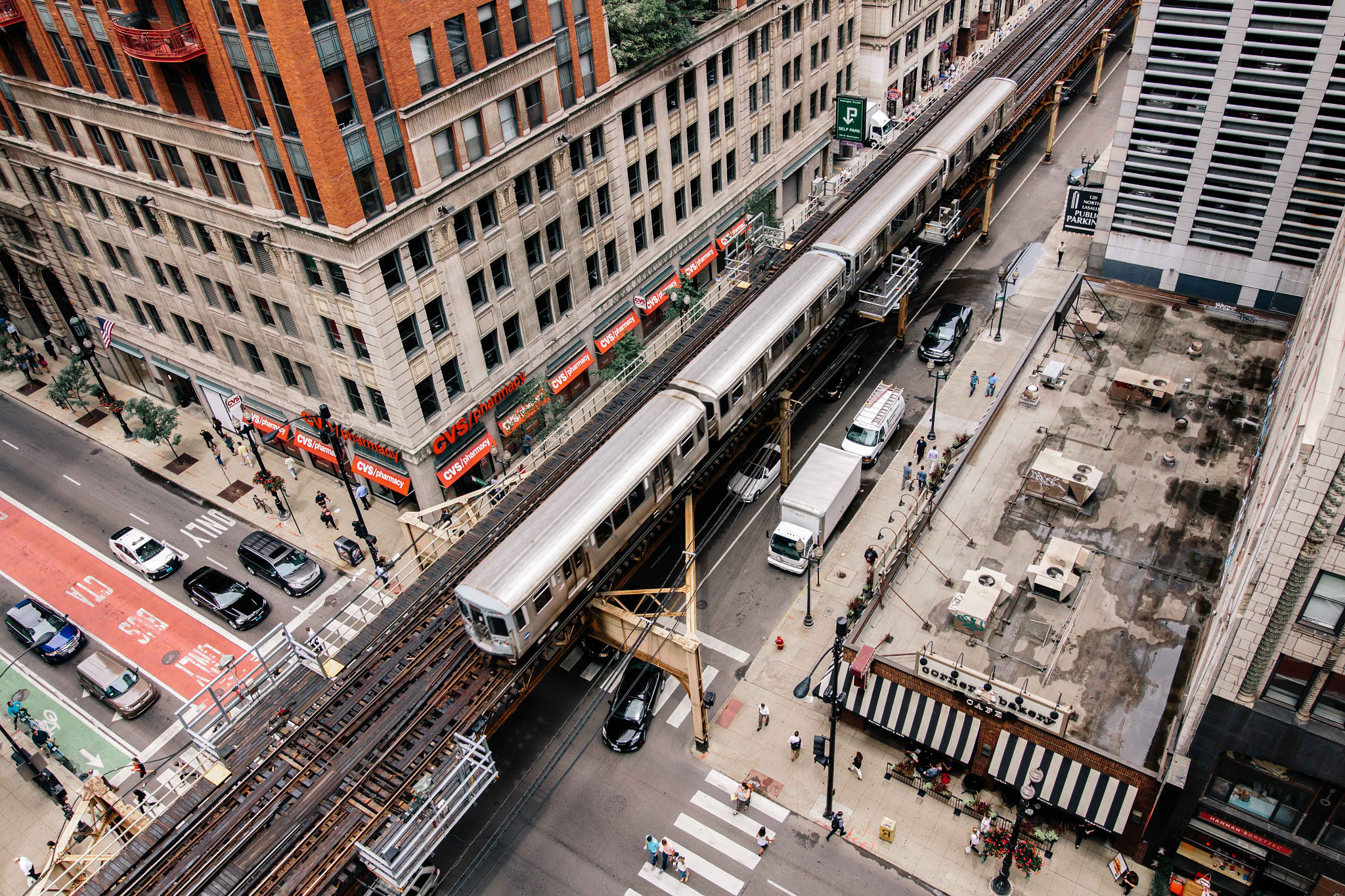Canon EOS 700D (EOS Rebel T5i / EOS Kiss X7i) sample photo. Chicago train photography