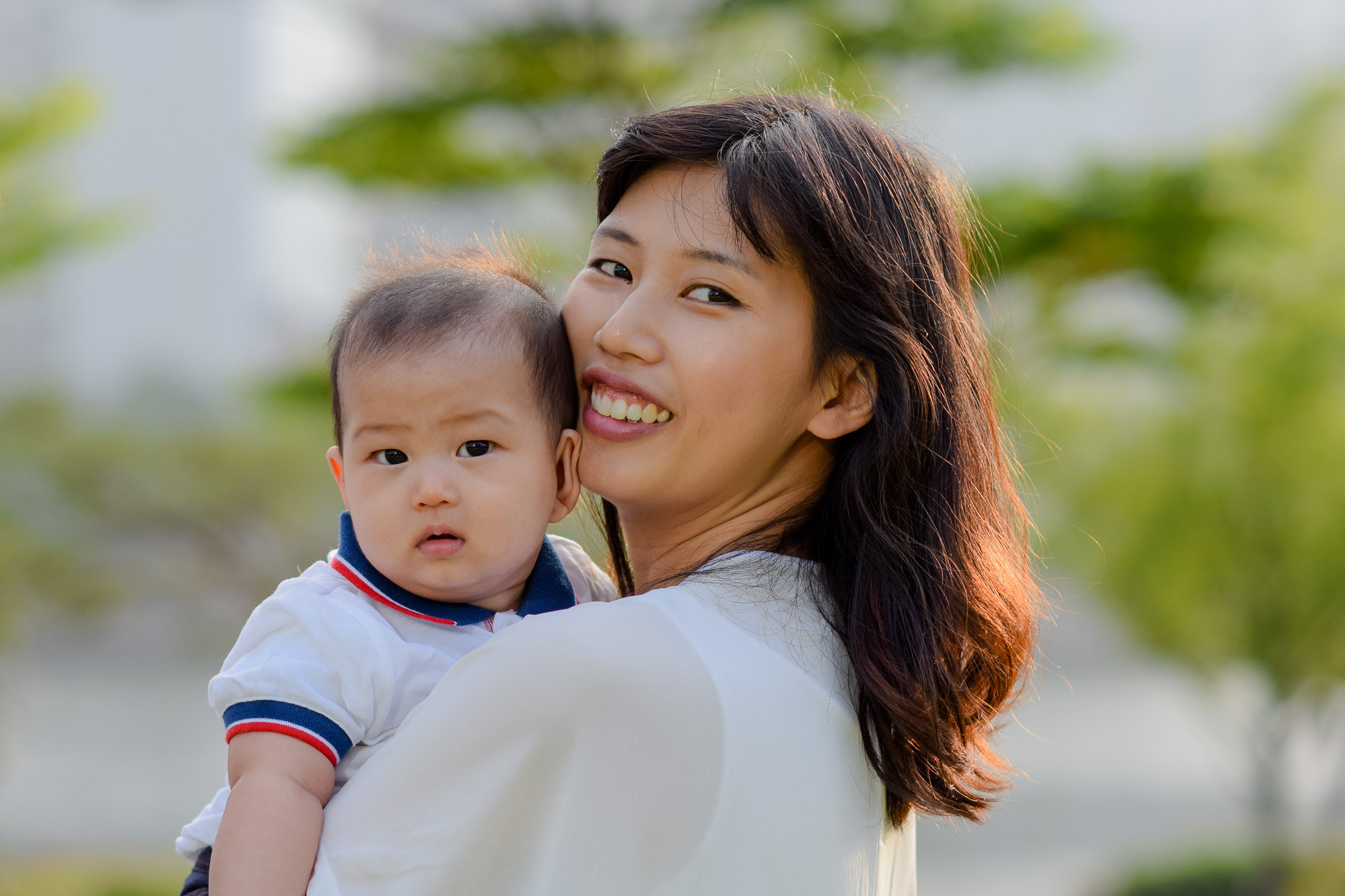 Nikon D5300 + Nikon AF-S Nikkor 85mm F1.8G sample photo. Mother and son photography