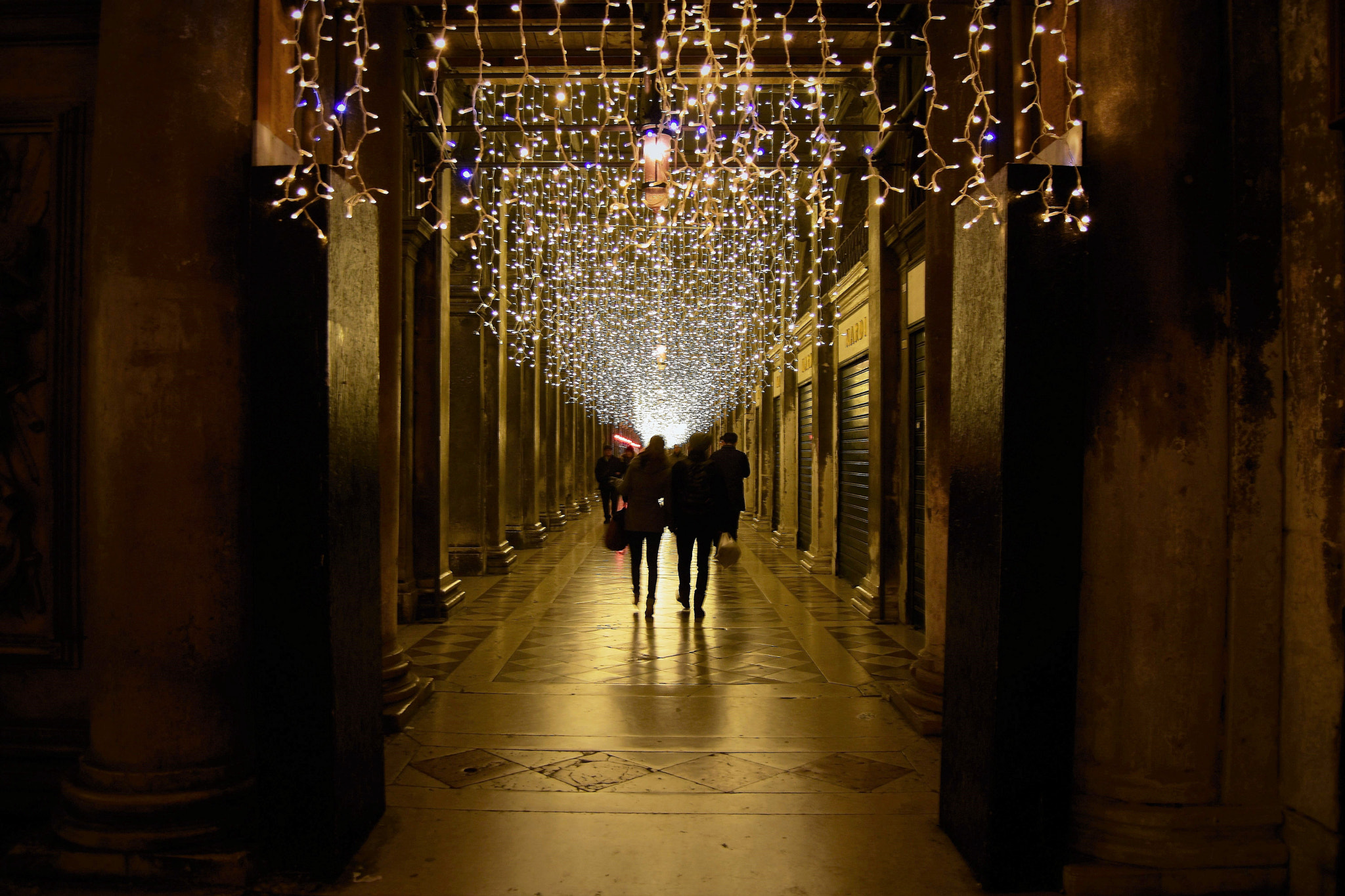 Nikon D5500 sample photo. Fireflies in the arcades photography