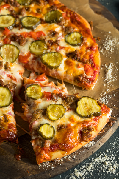 Canon EF 100mm F2.8L Macro IS USM sample photo. Homemade fatty hamburger pizza photography