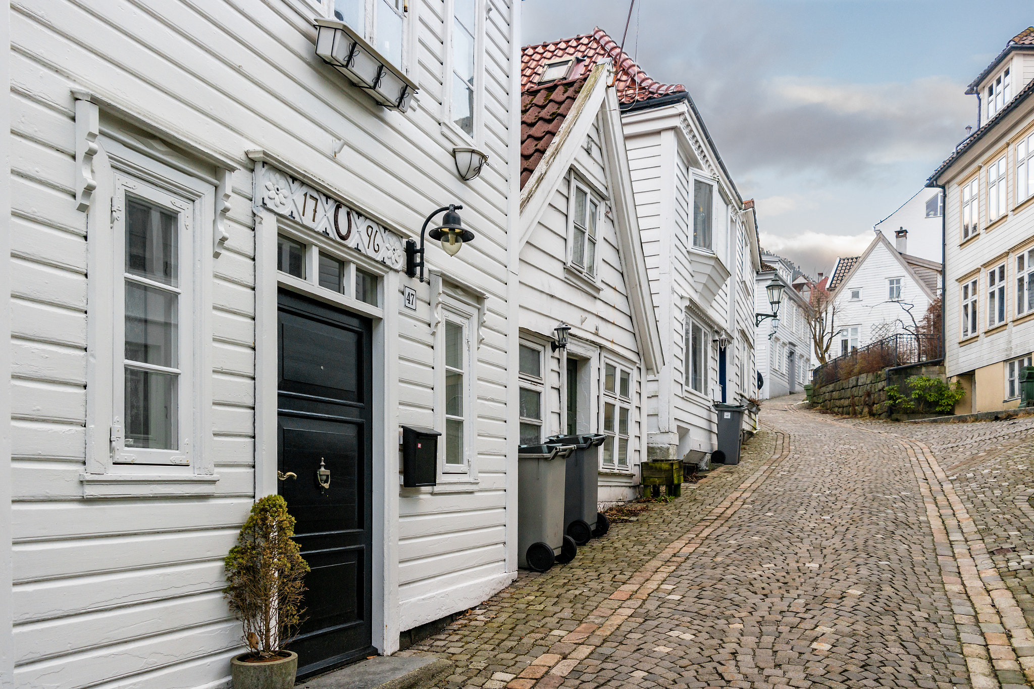 Samsung NX 18-55mm F3.5-5.6 OIS sample photo. "idyllic part of bergen" photography