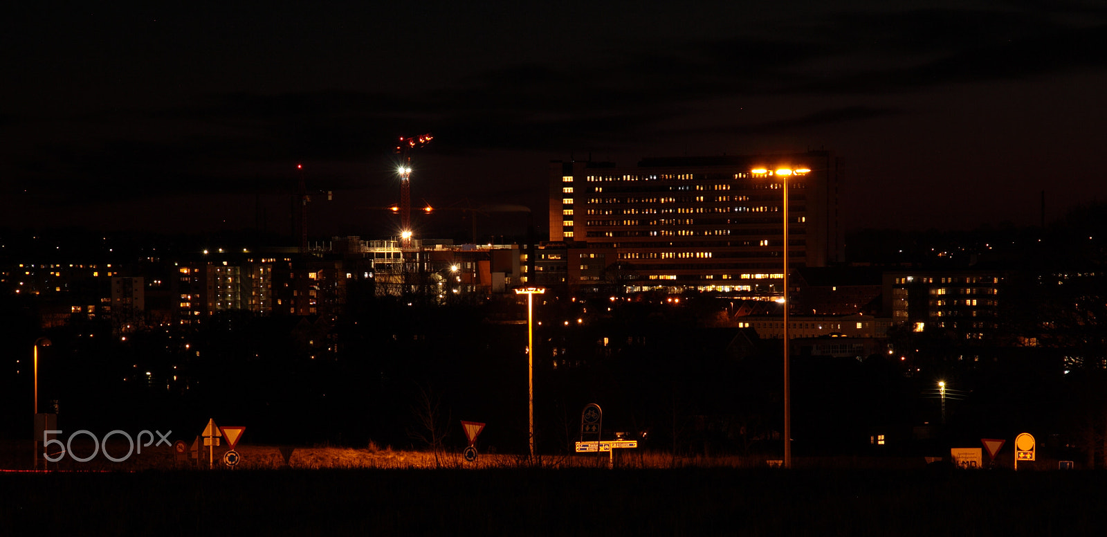 Canon EOS 50D + Sigma 18-200mm f/3.5-6.3 DC OS sample photo. Viborg by night photography