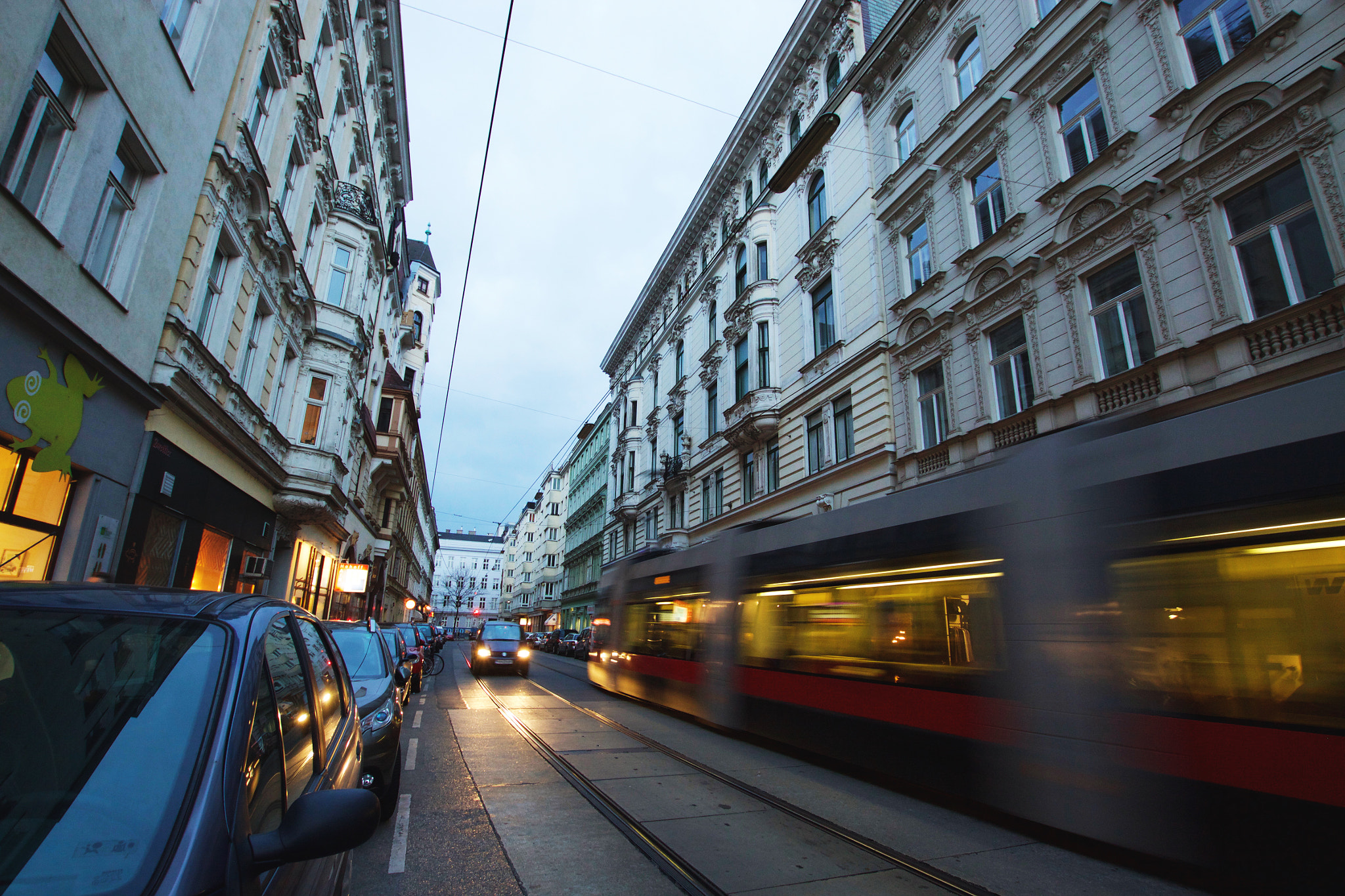 Canon EOS 50D + Sigma 10-20mm F3.5 EX DC HSM sample photo. Vienna during sunset photography