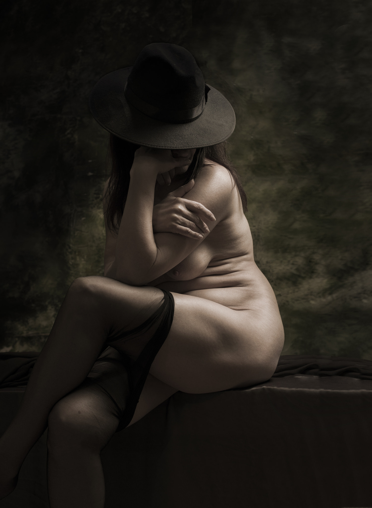 Nikon D600 + Nikon AF-S Nikkor 50mm F1.8G sample photo. Naked woman at painter atelier photography