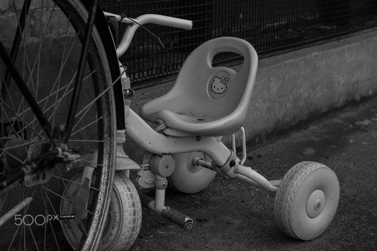Canon EOS 50D + Canon EF 50mm F1.8 STM sample photo. Tri-bike, untitled photography