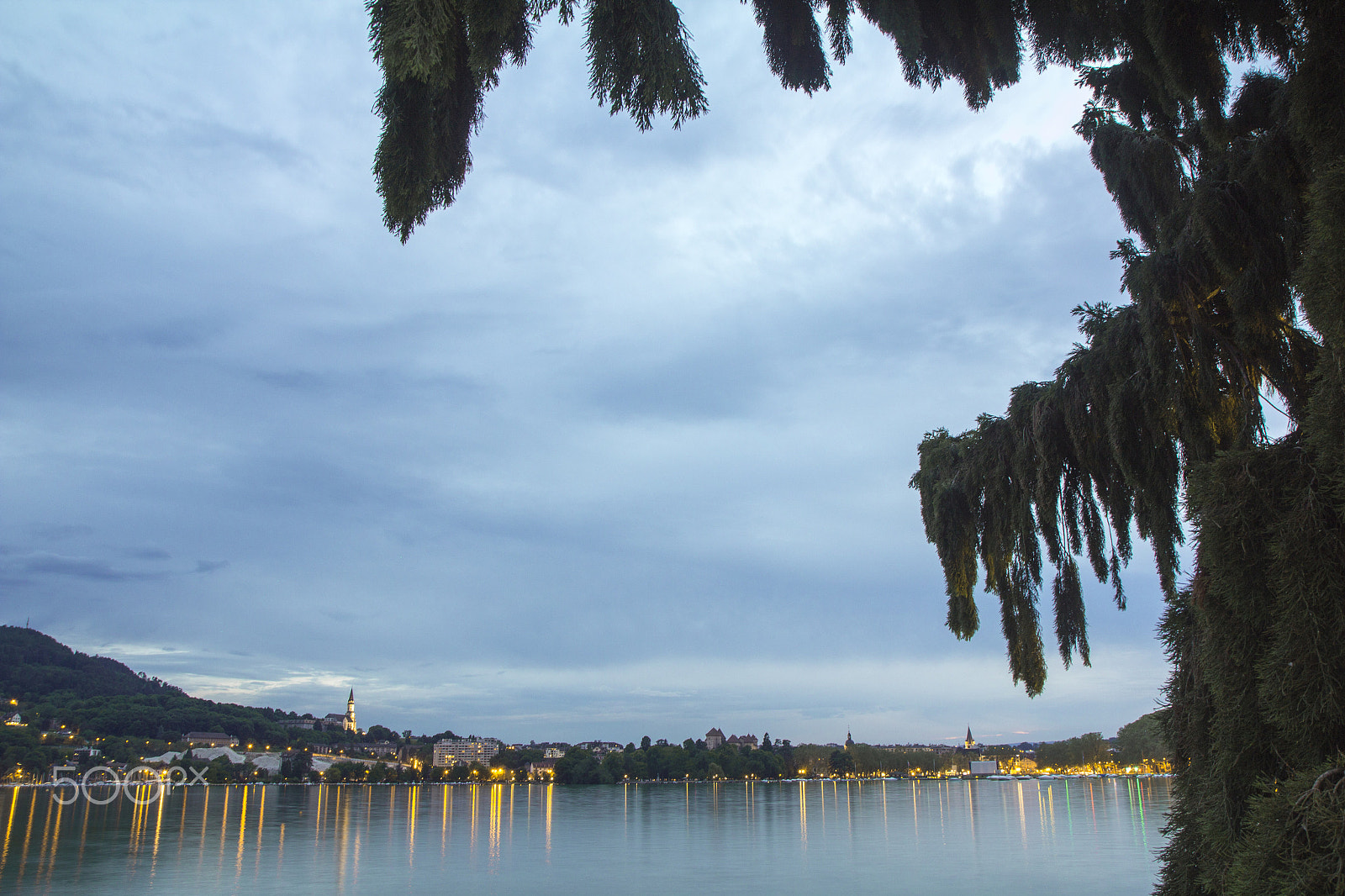 Canon EF-S 17-55mm F2.8 IS USM sample photo. Lake tree photography