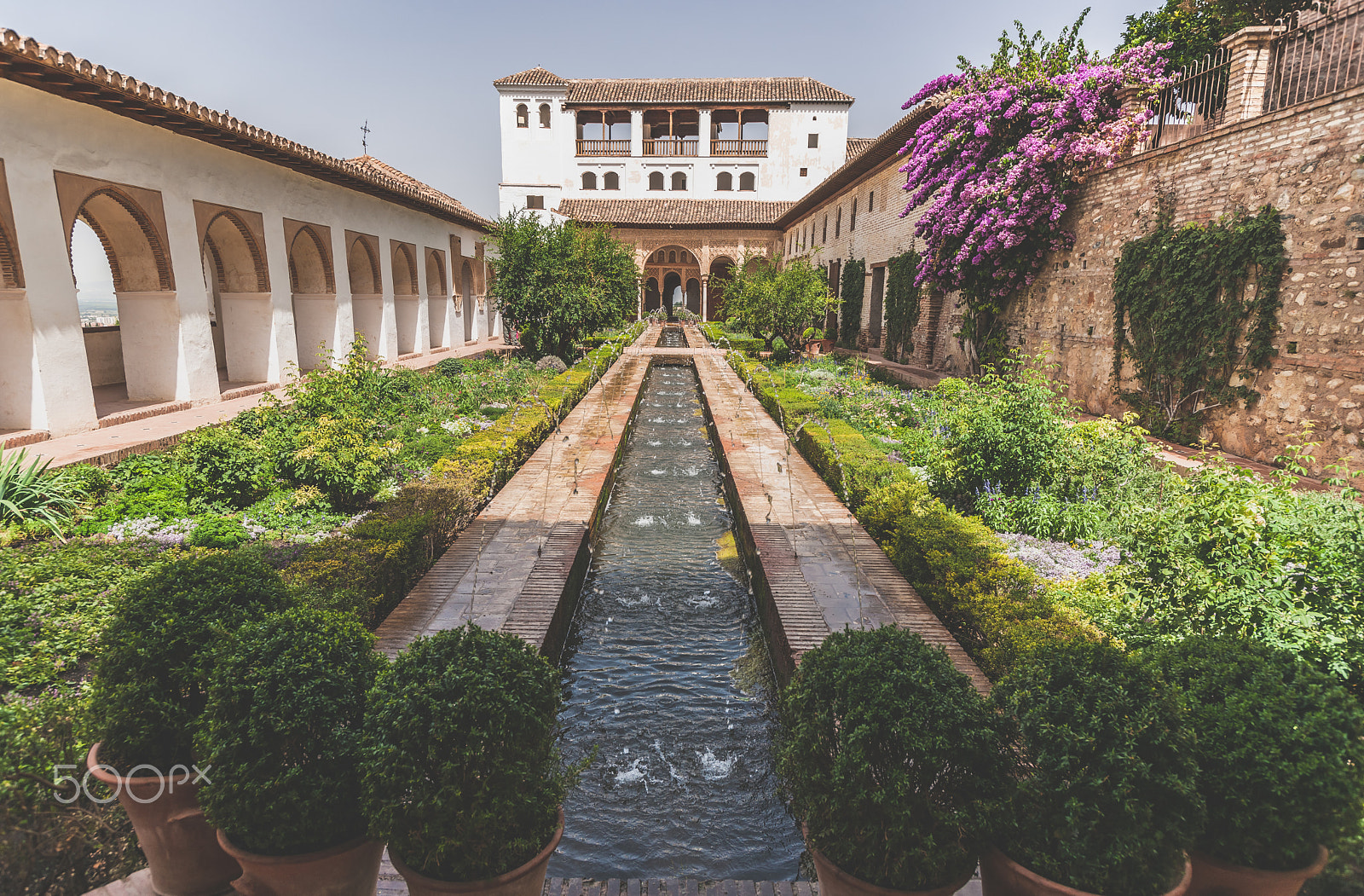 Sony Alpha DSLR-A900 + Sony Vario-Sonnar T* 16-35mm F2.8 ZA SSM sample photo. Fountains and flowing water  in the palacio de generalife, alham photography