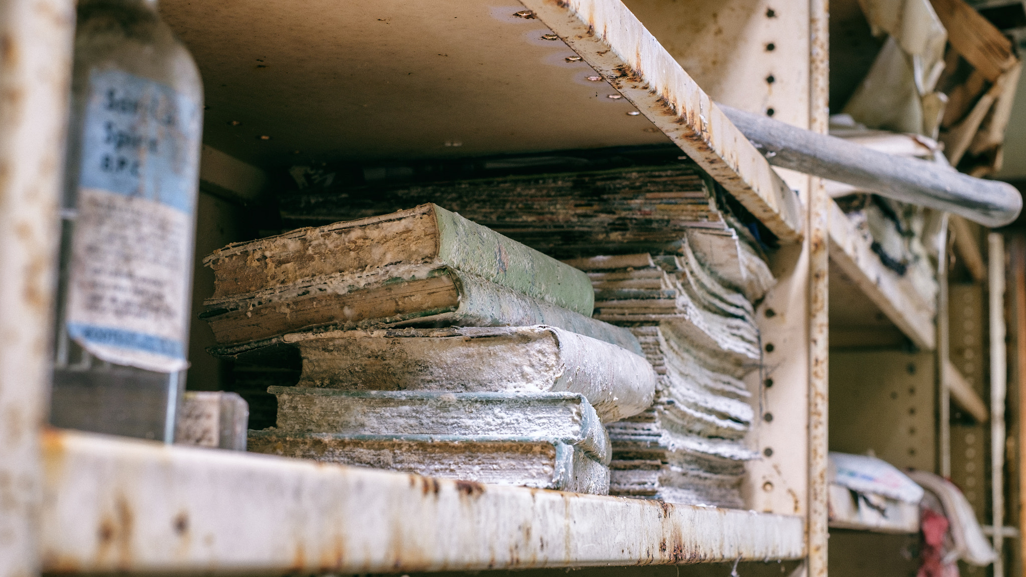 Fujifilm X-T1 + Fujifilm XF 35mm F1.4 R sample photo. Rotting books photography