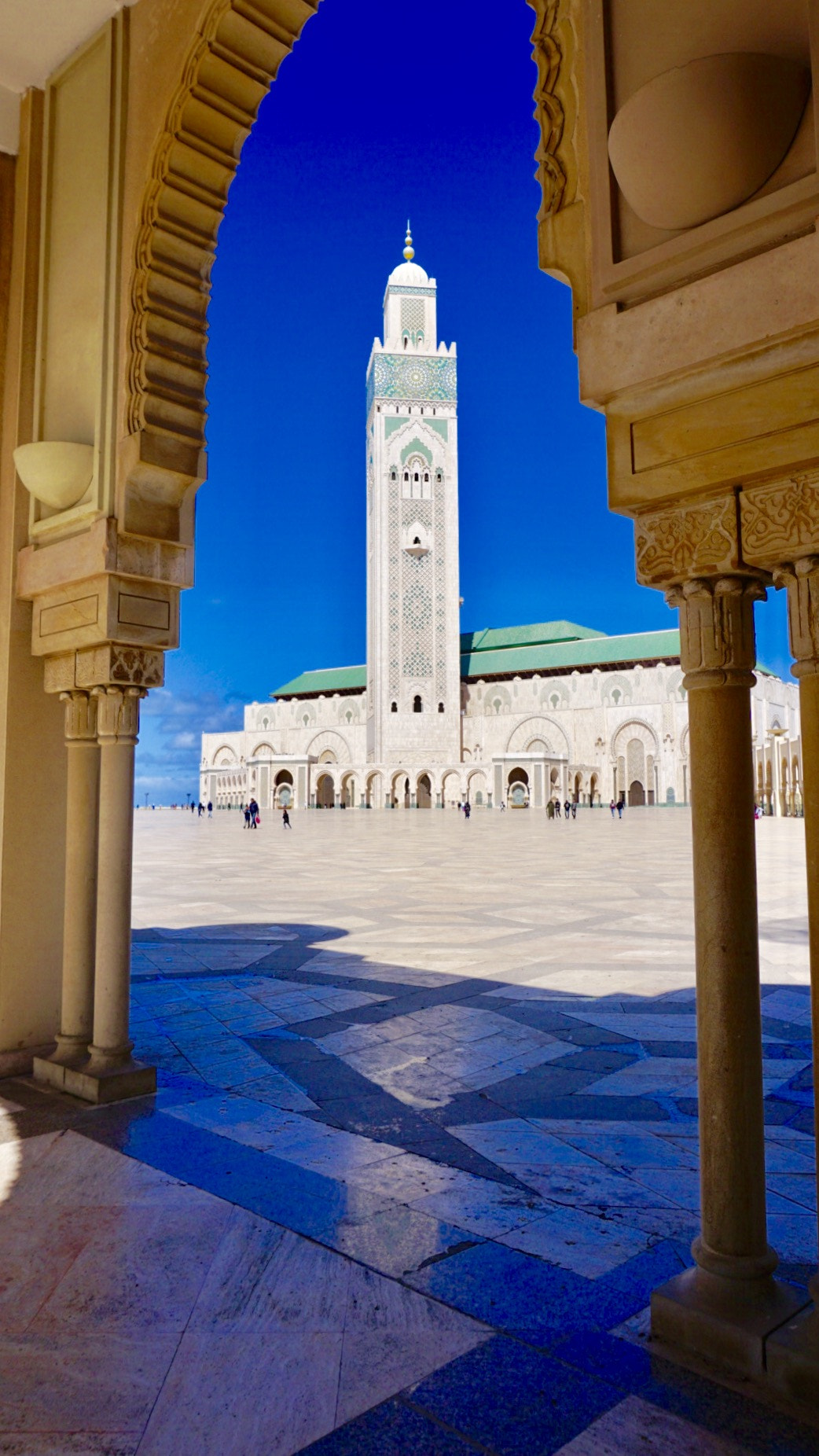 Sony a6300 + Sony E 18-50mm F4-5.6 sample photo. Mosque hassan ll, casablanca photography