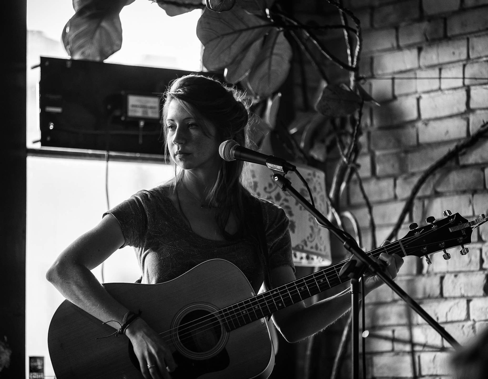 Canon EOS-1D X Mark II sample photo. Open mic night photography