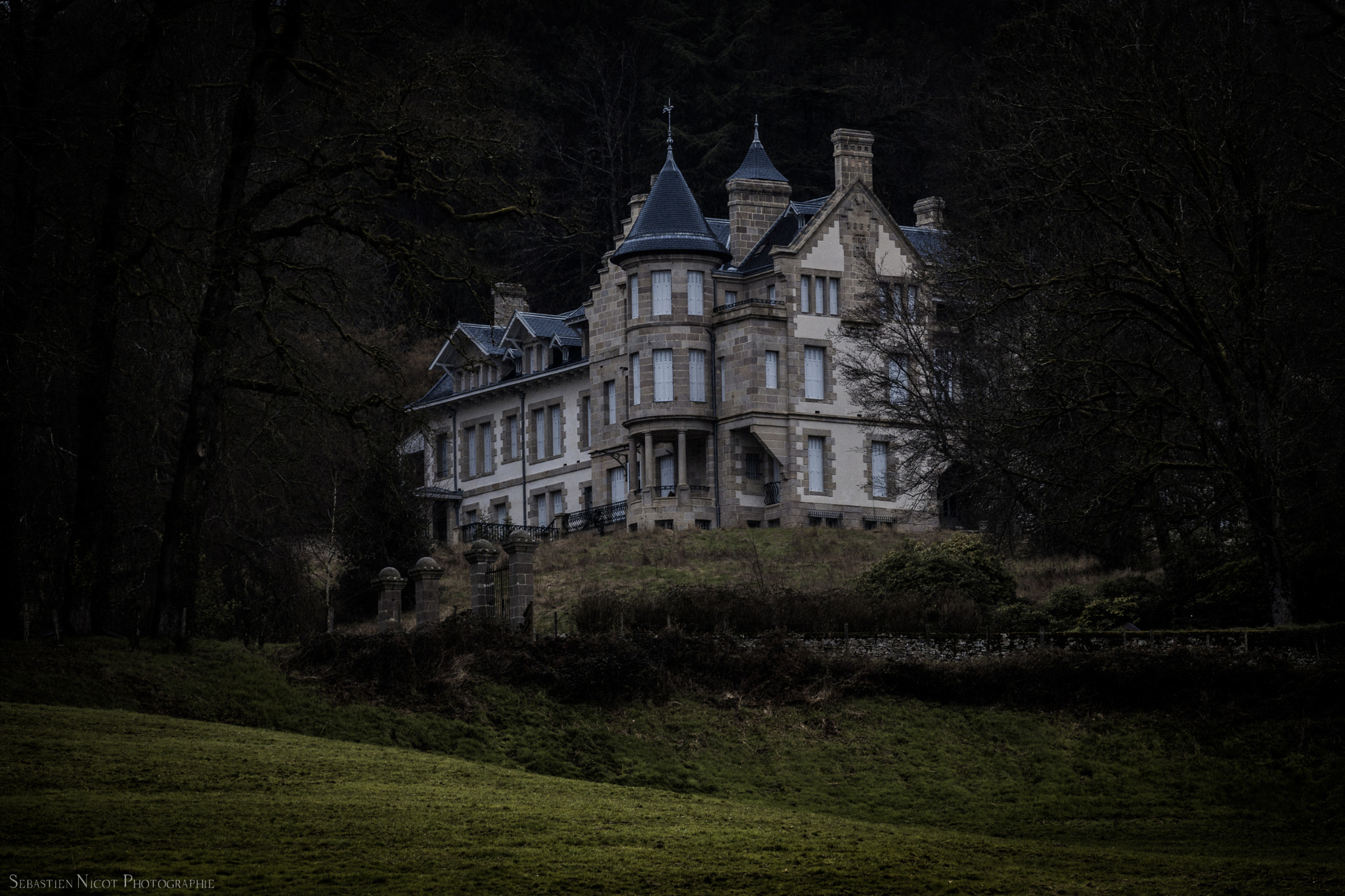 Canon EOS 5D Mark II sample photo. Lost castle photography