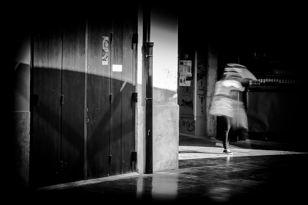 Fujifilm X-E1 + Fujifilm XF 18-55mm F2.8-4 R LM OIS sample photo. Nowhere girl photography