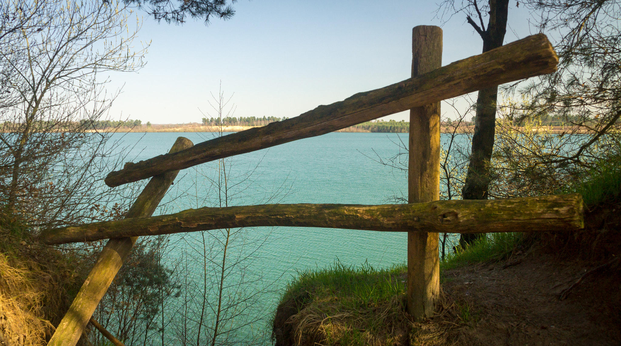 Canon EOS 1100D (EOS Rebel T3 / EOS Kiss X50) sample photo. The fence photography