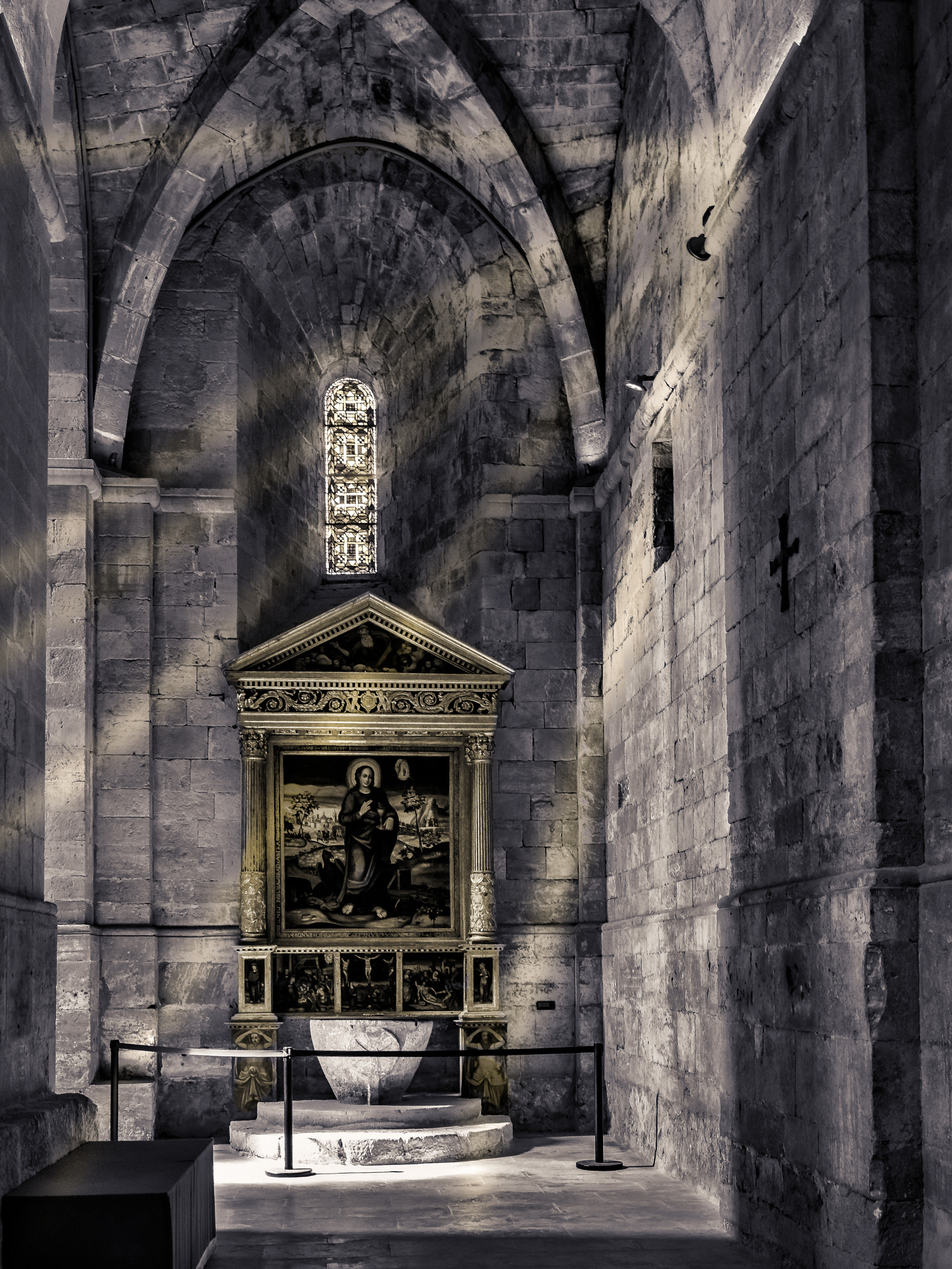 Olympus OM-D E-M5 II sample photo. Monasterio de santes creus. photography