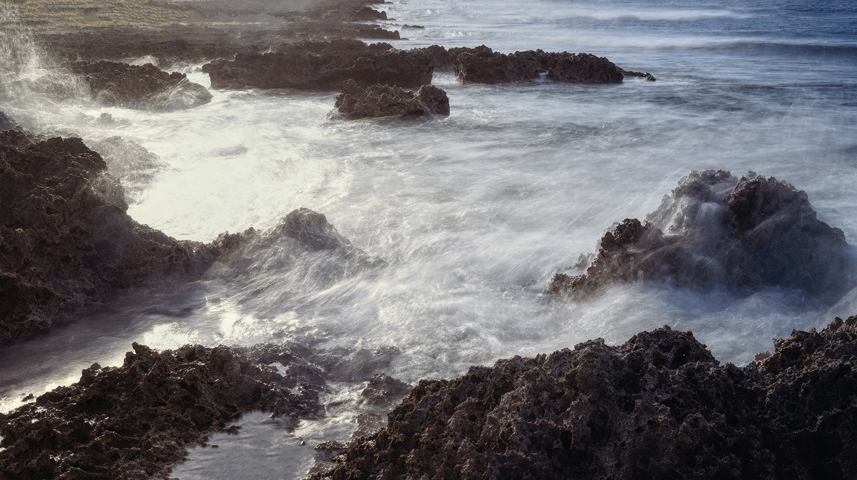 Sony Sonnar T* FE 35mm F2.8 ZA sample photo. Waves crashing on the rocks photography
