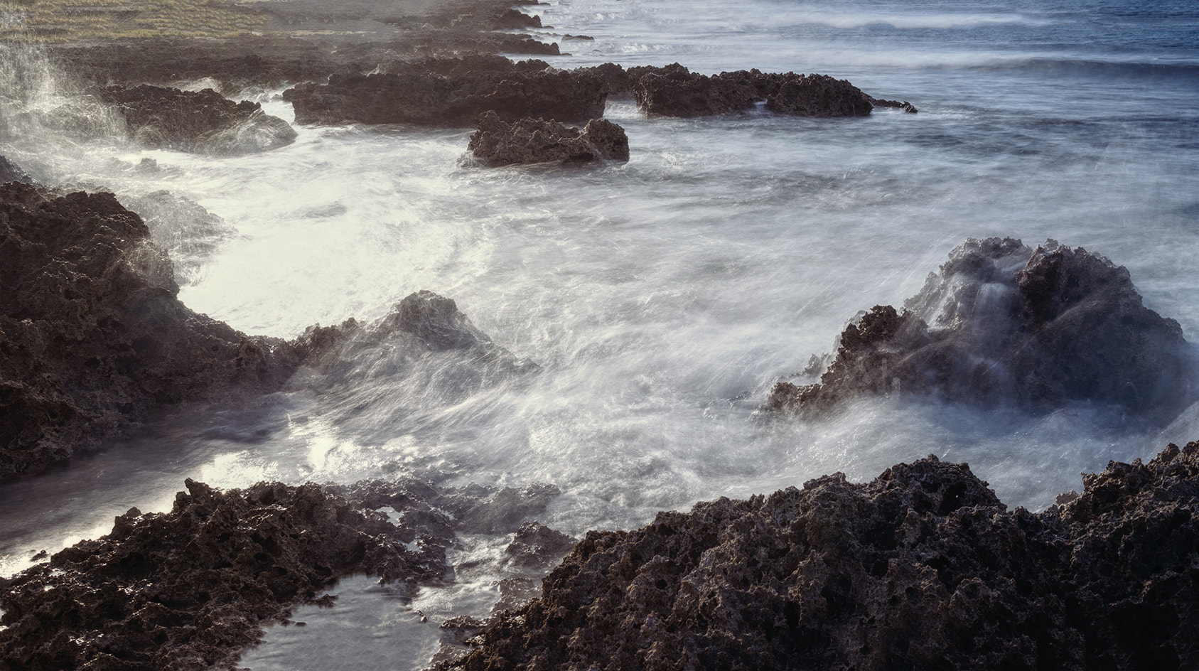 Sony a7 + Sony Sonnar T* FE 35mm F2.8 ZA sample photo. Waves crashing on the rocks photography