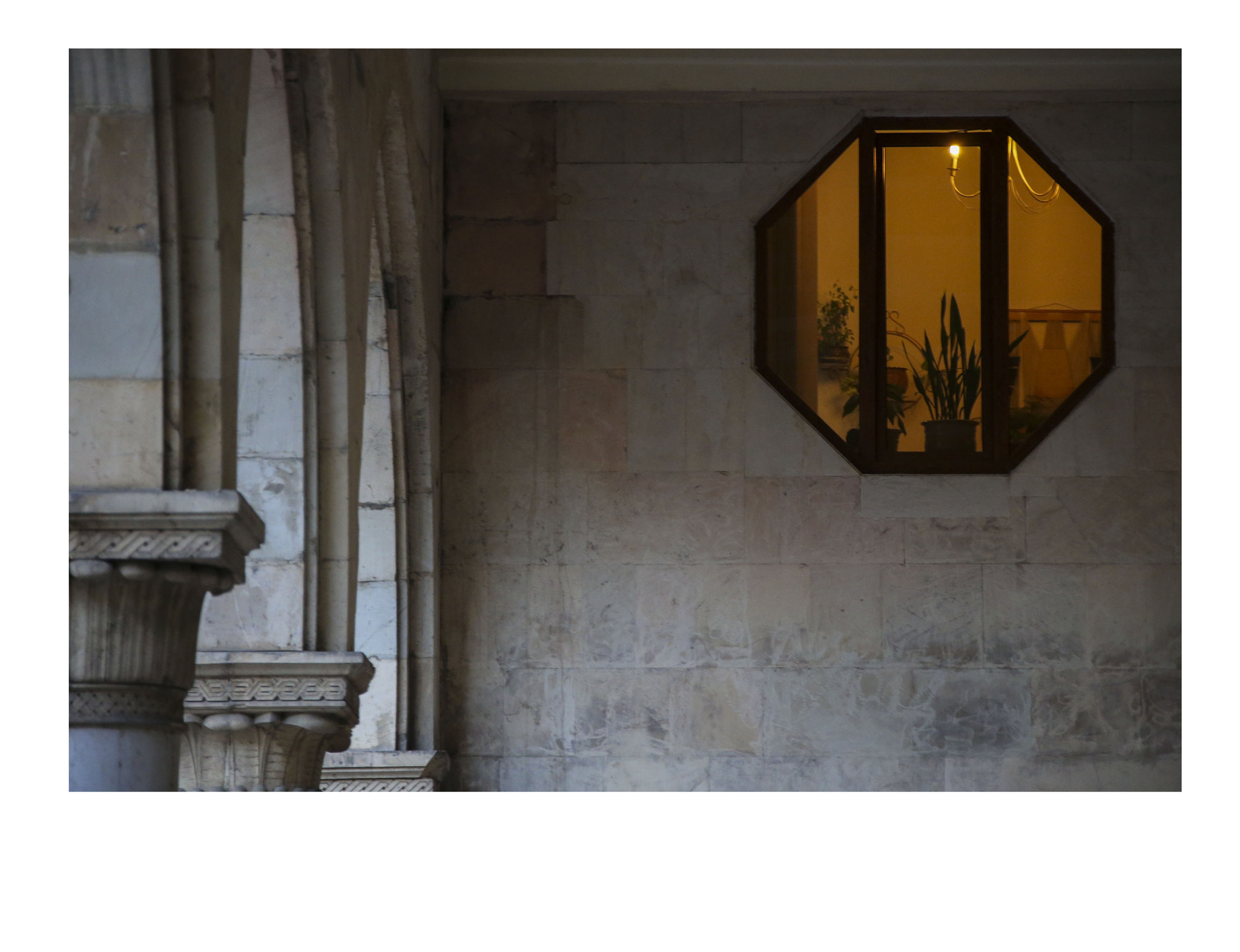 Canon EF 28-300mm F3.5-5.6L IS USM sample photo. Window in parliament photography