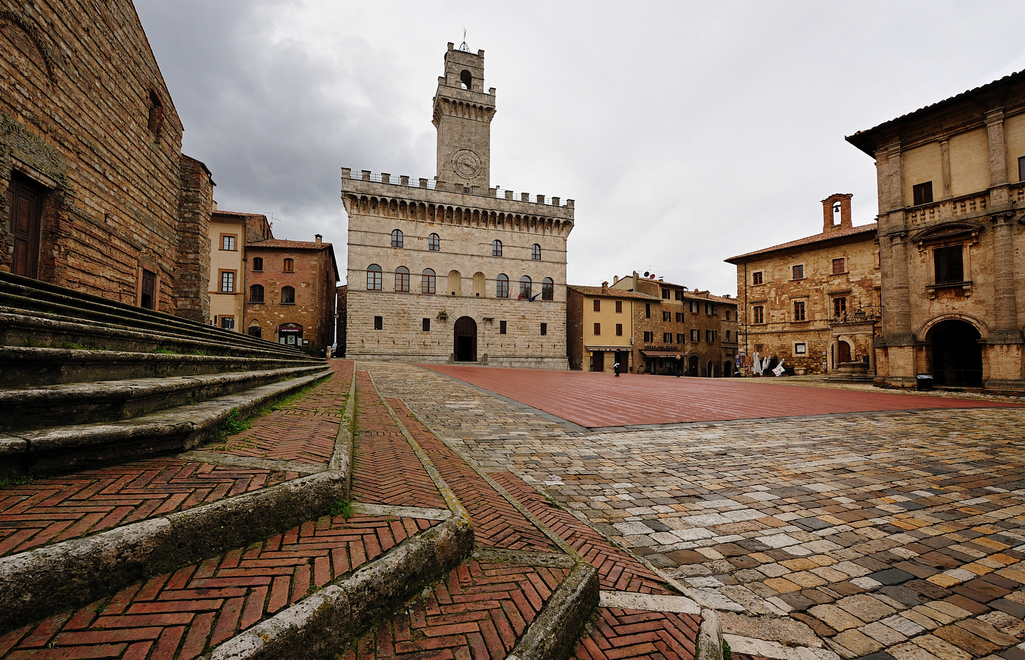 Nikon AF-S Nikkor 14-24mm F2.8G ED sample photo. Montepulciano photography