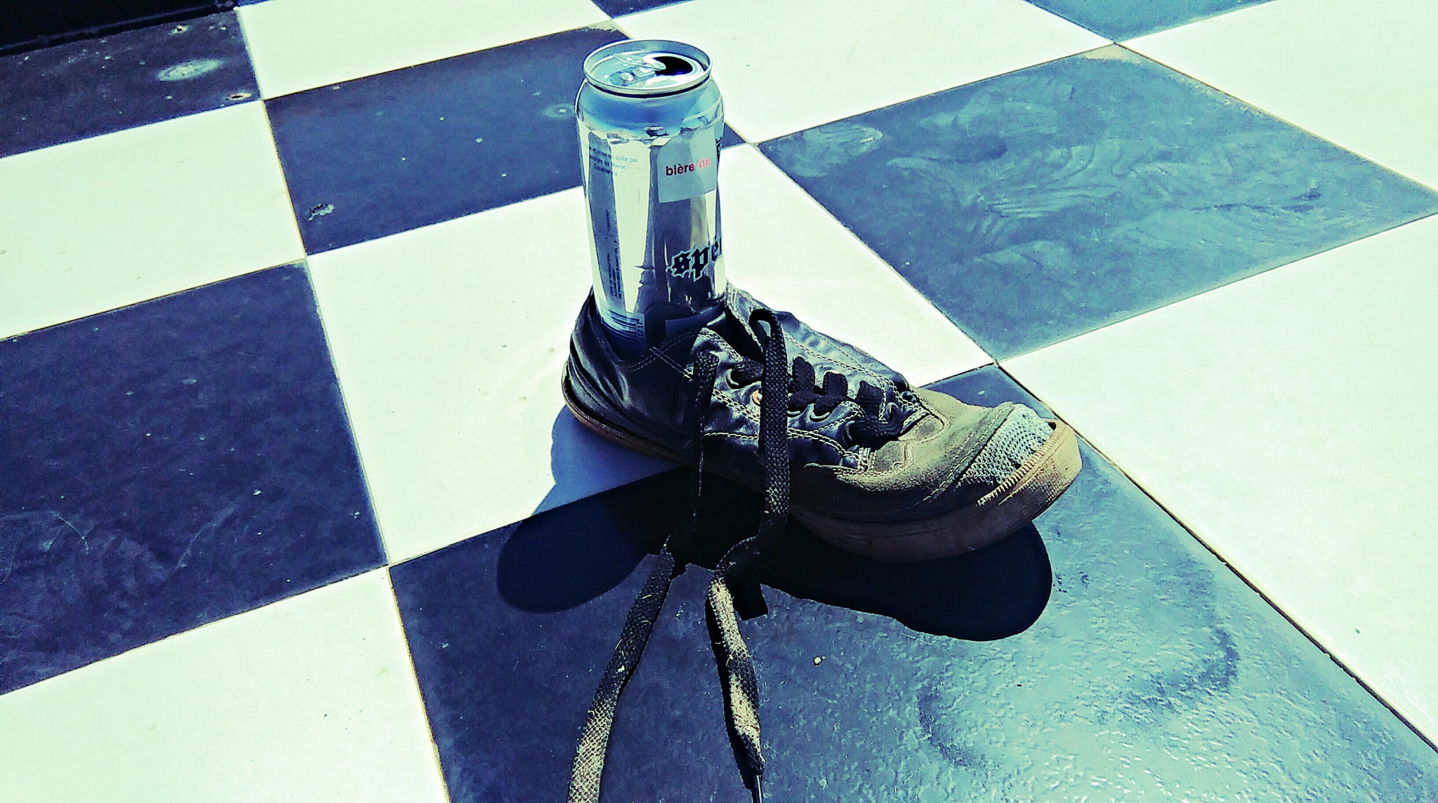 HTC DESIRE 620 sample photo. Emty beer in a shoe on a chess board? idk photography