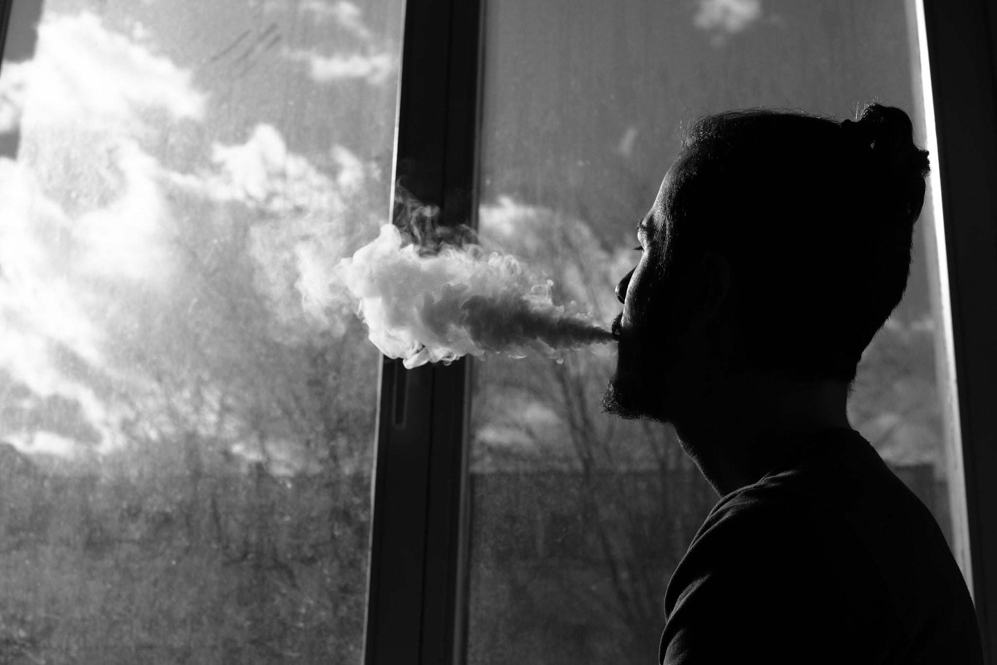 Canon EOS 700D (EOS Rebel T5i / EOS Kiss X7i) + Canon EF 35mm F2 sample photo. Smoking cloud photography