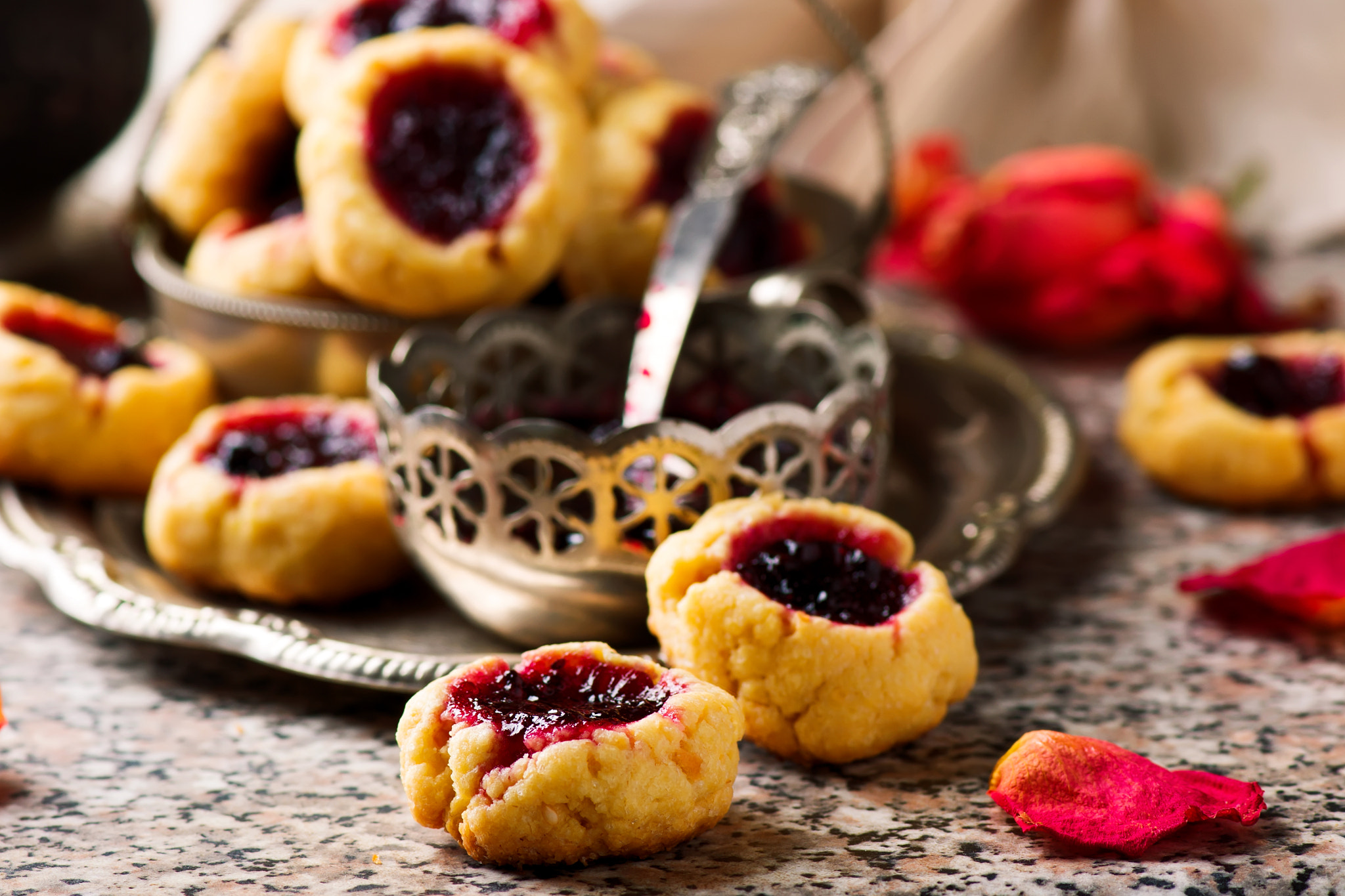 Nikon AF-S Micro-Nikkor 105mm F2.8G IF-ED VR sample photo. Cookies with blackcurrant jam..style rustic photography