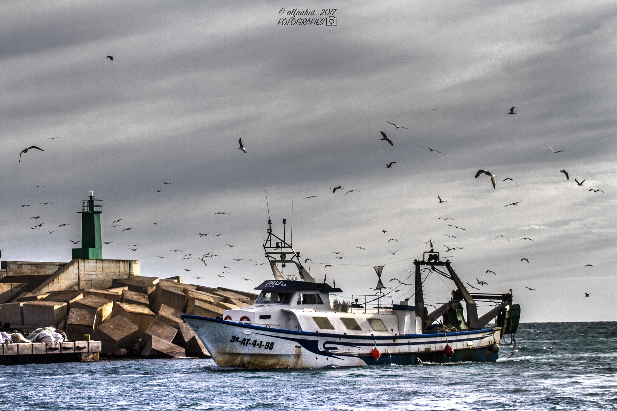 Canon EOS 7D + Canon EF 70-200mm F4L USM sample photo. Back to the seaport photography