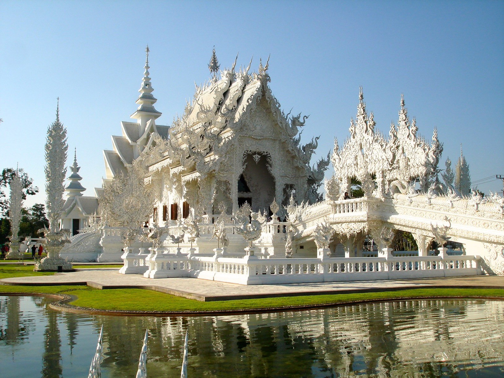 Sony DSC-W100 sample photo. White temple, wat rong, chaing rai, thailand photography