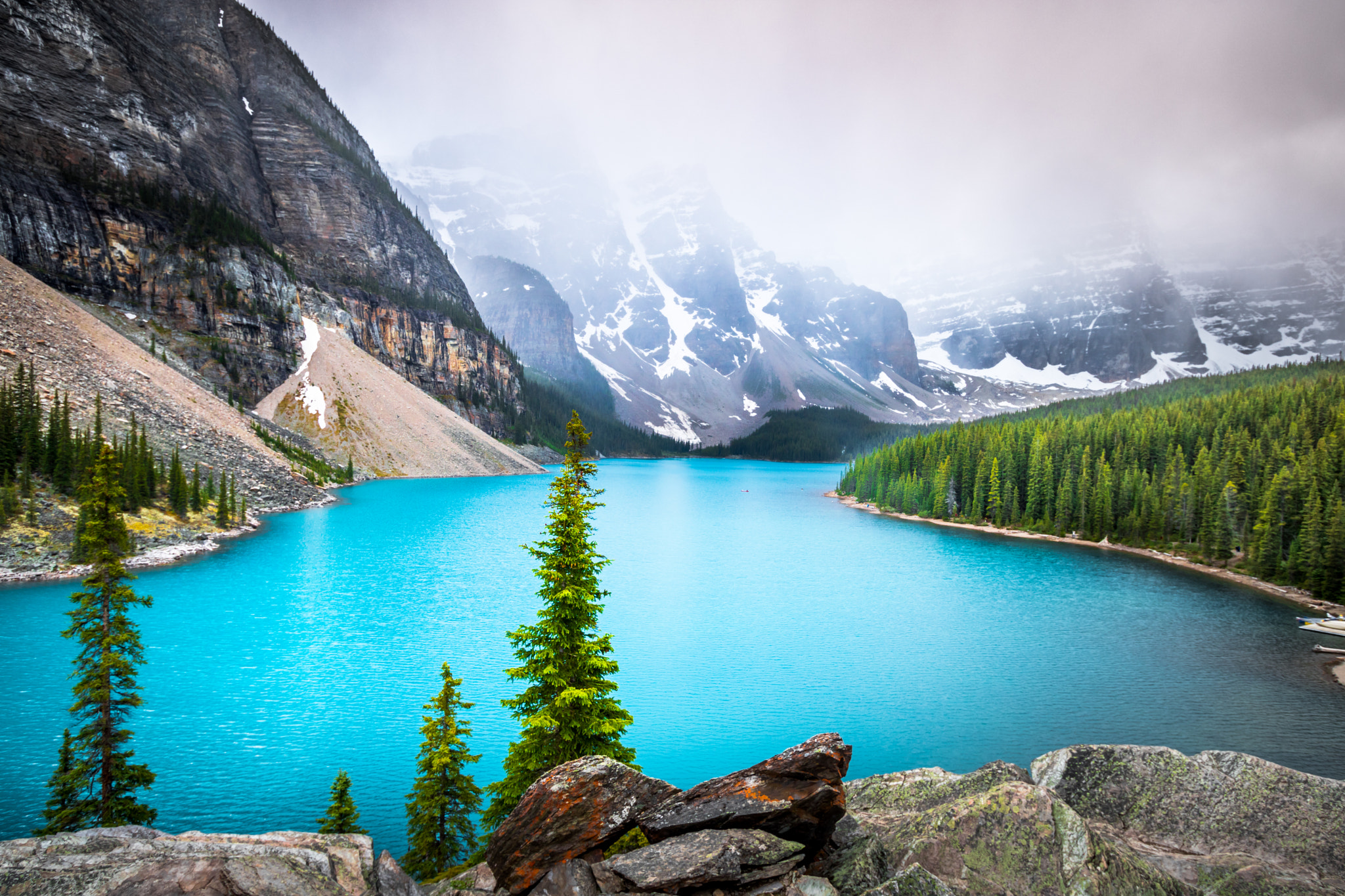 Canon EOS 750D (EOS Rebel T6i / EOS Kiss X8i) + Canon EF-S 10-22mm F3.5-4.5 USM sample photo. Moraine lake photography